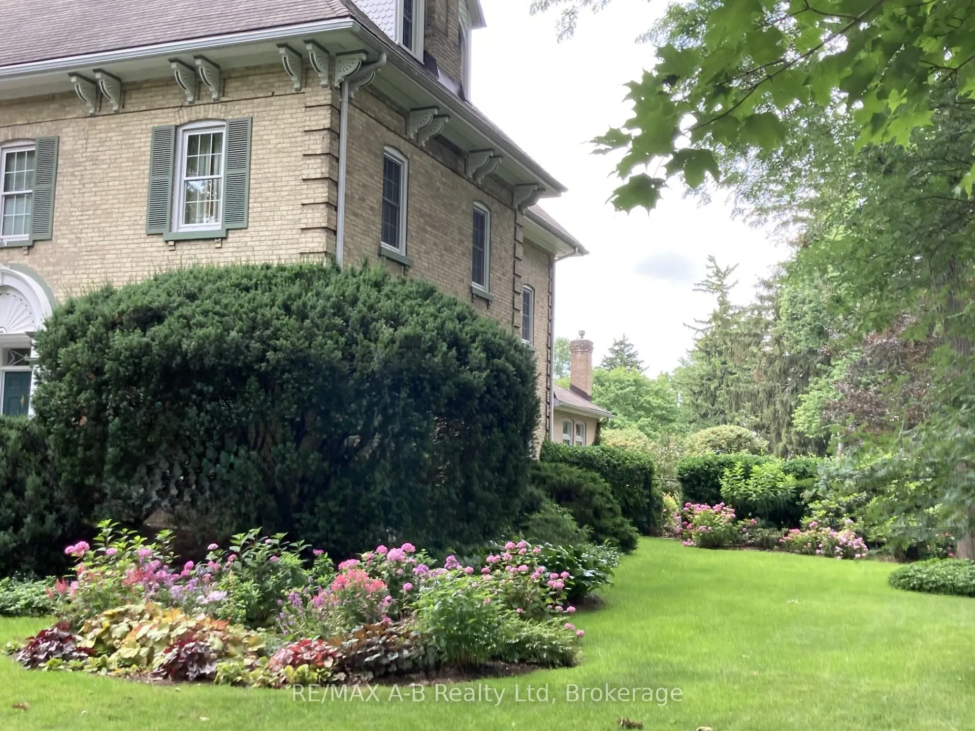 Photo 3 of 63 Centre Street, Stratford — HOMEH