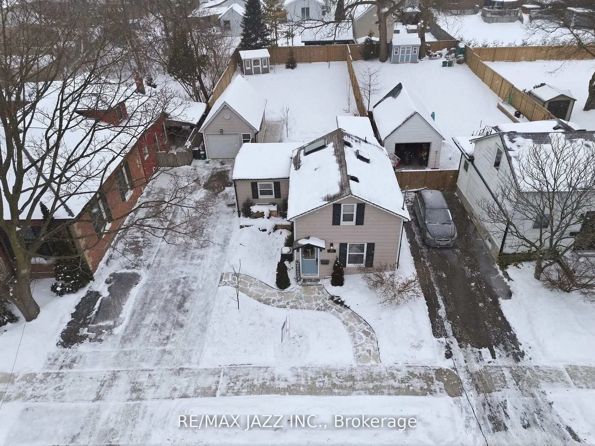 Photo 2 of 922 Byron Street S, Whitby, Downtown Whitby — HOMEH