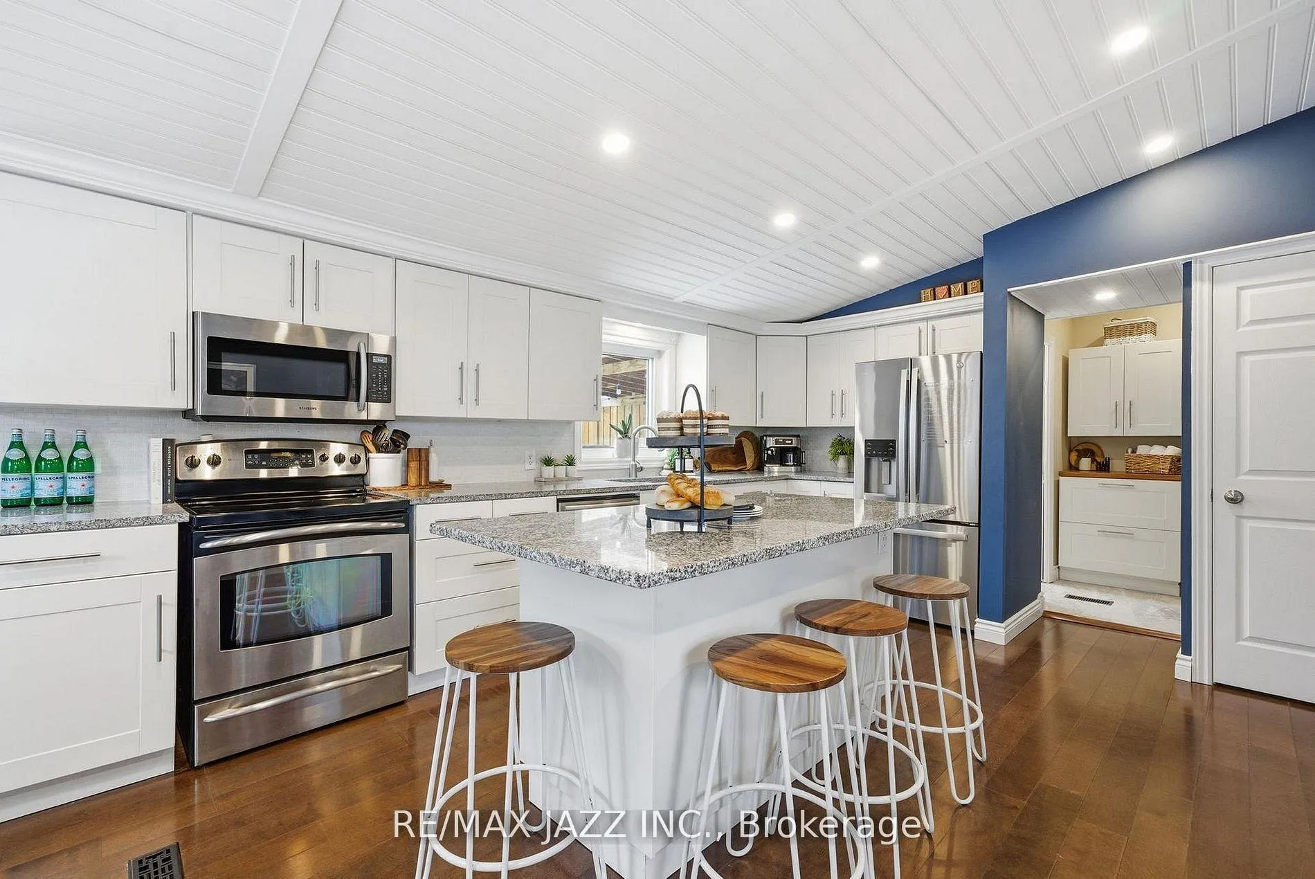 Photo 14 of 922 Byron Street S, Whitby, Downtown Whitby — HOMEH
