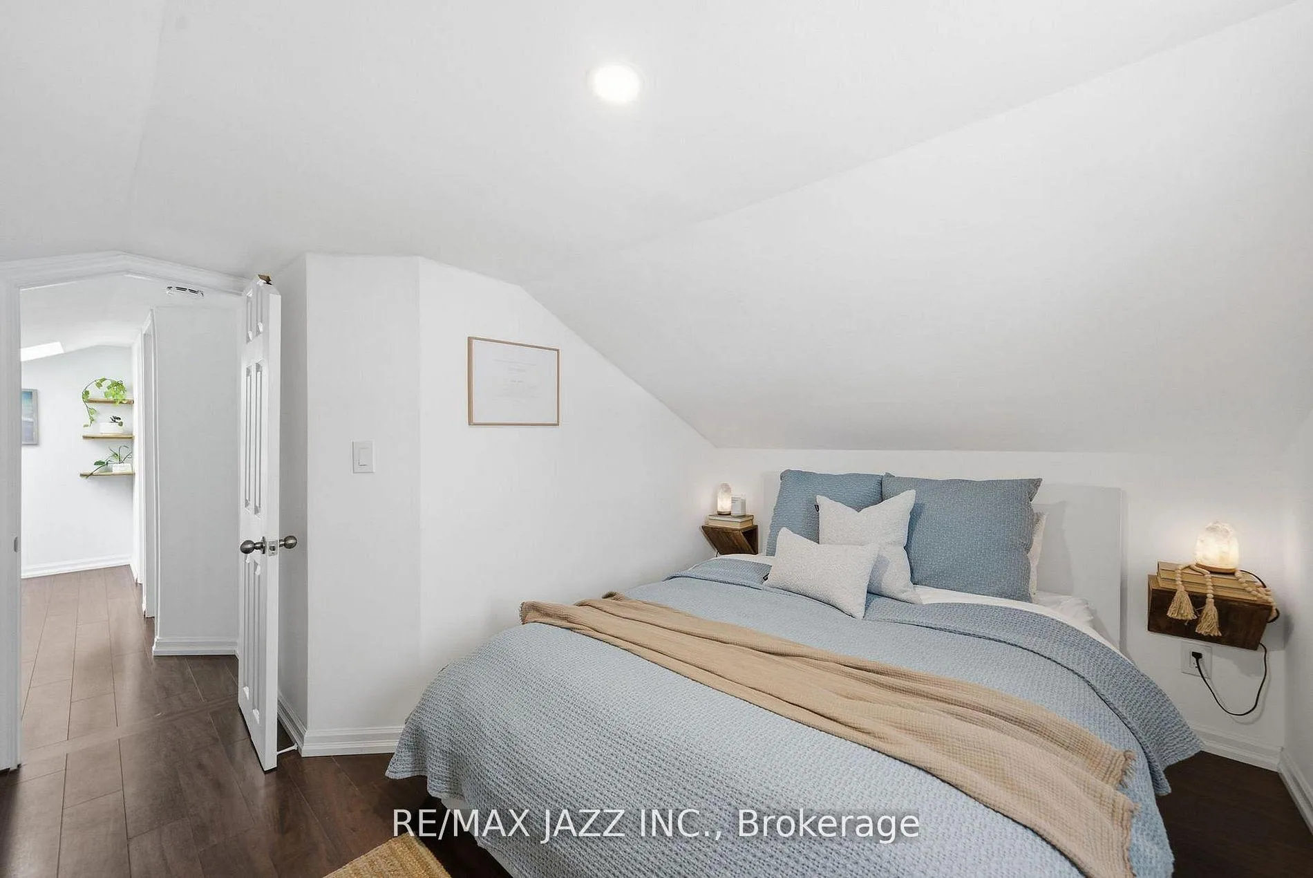 Photo 20 of 922 Byron Street S, Whitby, Downtown Whitby — HOMEH