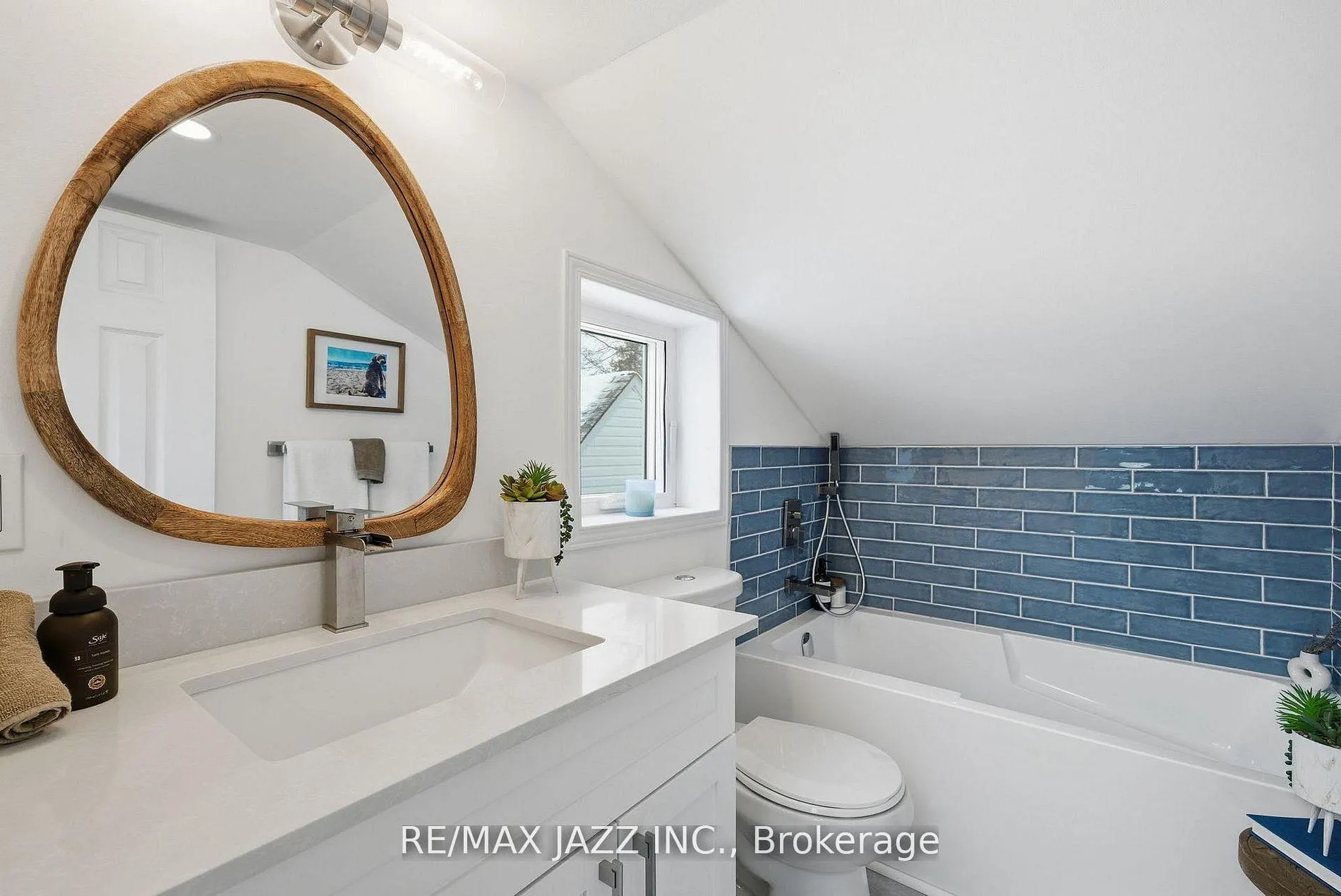 Photo 22 of 922 Byron Street S, Whitby, Downtown Whitby — HOMEH