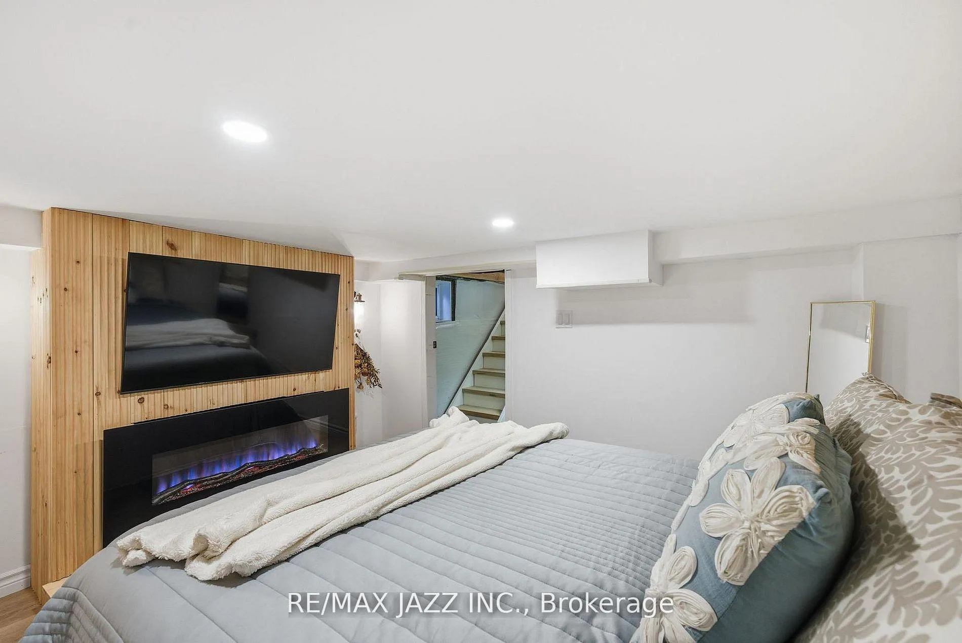 Photo 26 of 922 Byron Street S, Whitby, Downtown Whitby — HOMEH