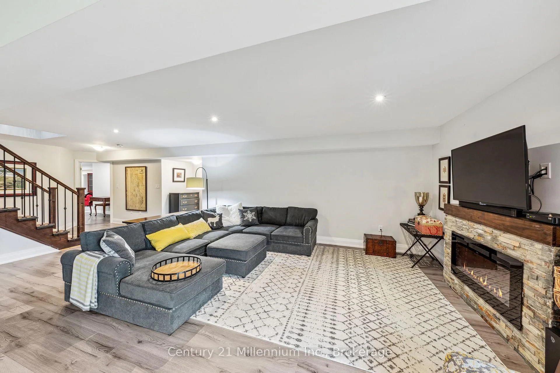 Photo 28 of 74 Kari Crescent, Collingwood — HOMEH