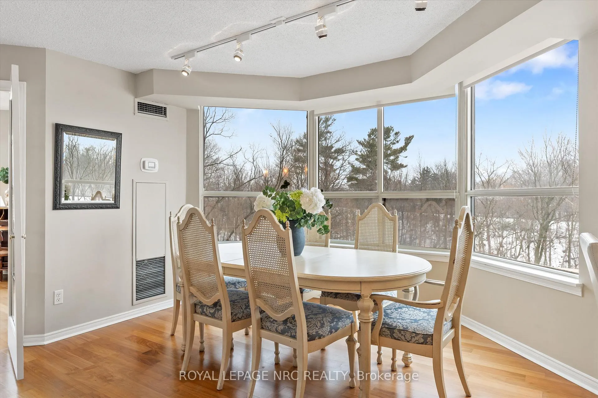 Photo 10 of Unit 303, 3 Towering Hts Boulevard, St. Catharines, Glendale/Glenridge — HOMEH