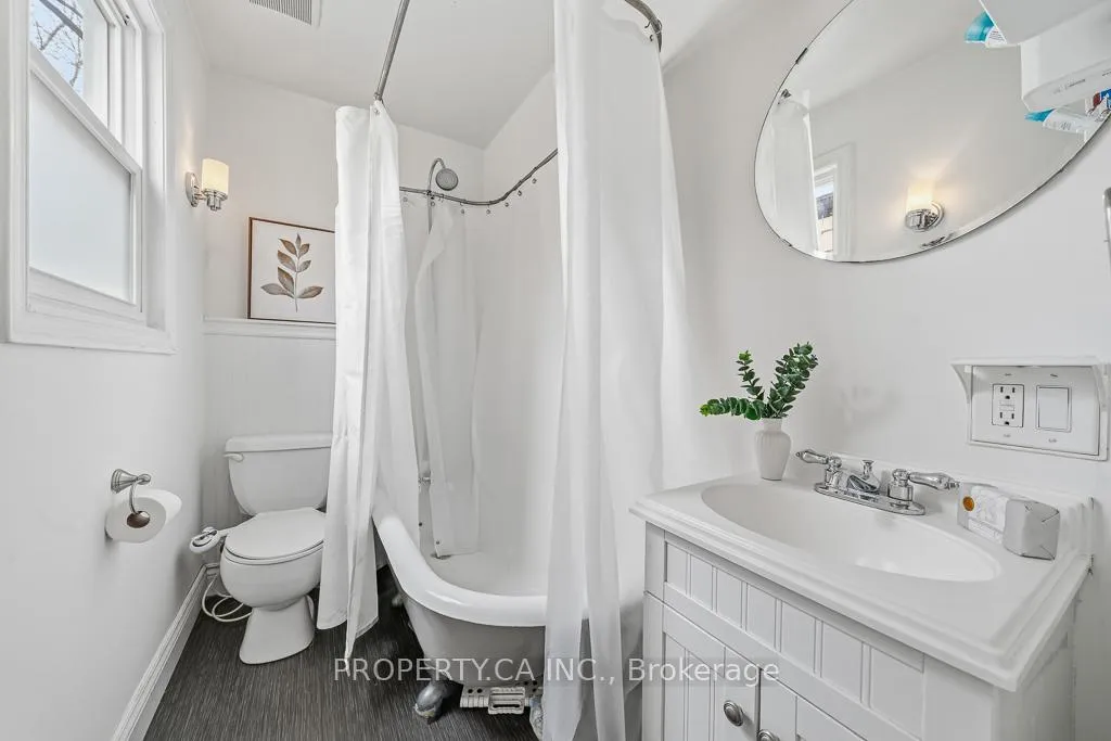 Photo 18 of 146 King Edward Avenue, Toronto, Woodbine-Lumsden — HOMEH