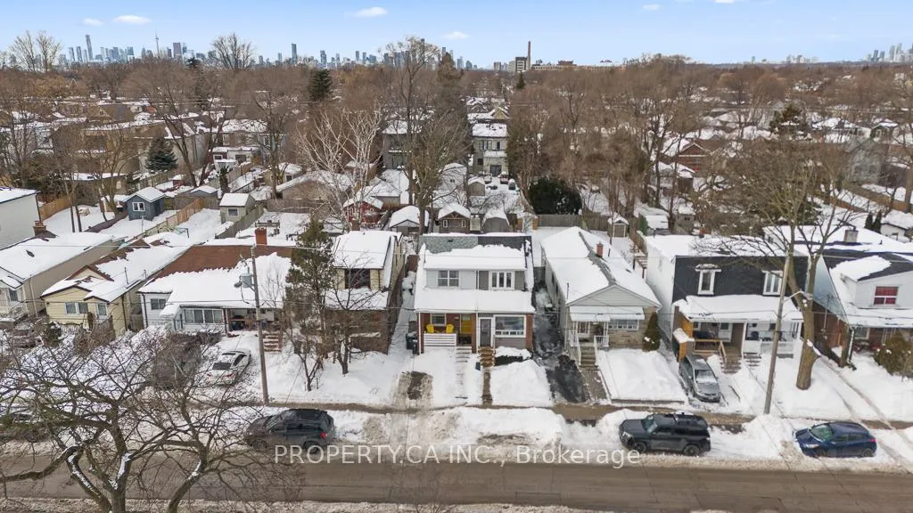 Photo 31 of 146 King Edward Avenue, Toronto, Woodbine-Lumsden — HOMEH