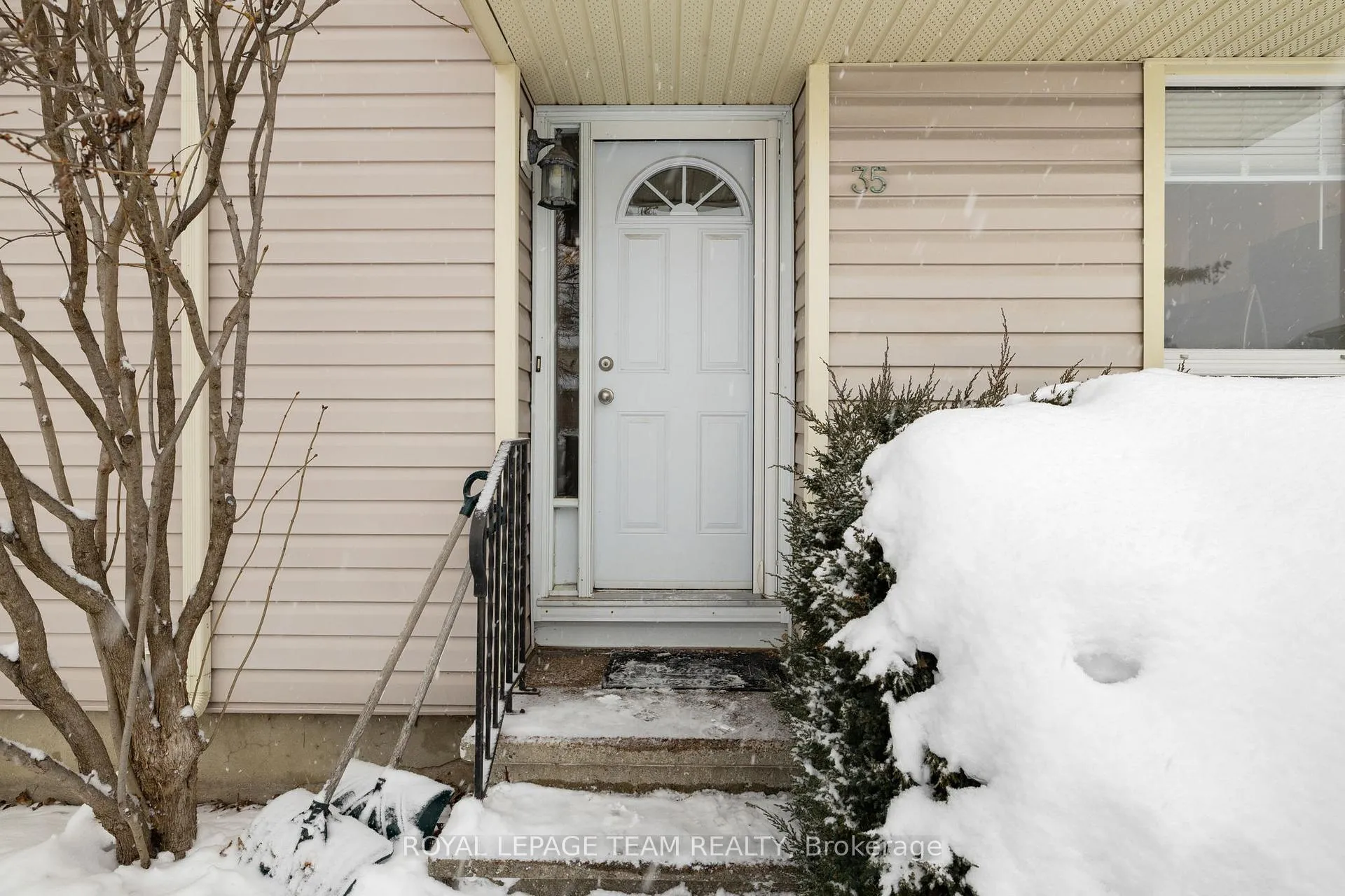 Photo 2 of 35 Malvern Drive, Ottawa, Barrhaven - Pheasant Run — HOMEH