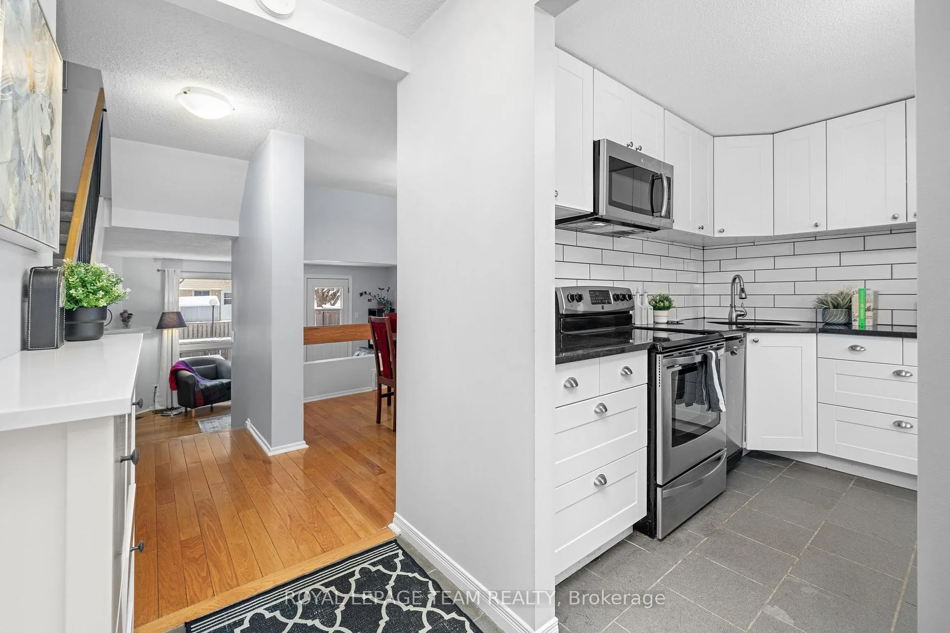 Photo 5 of 35 Malvern Drive, Ottawa, Barrhaven - Pheasant Run — HOMEH