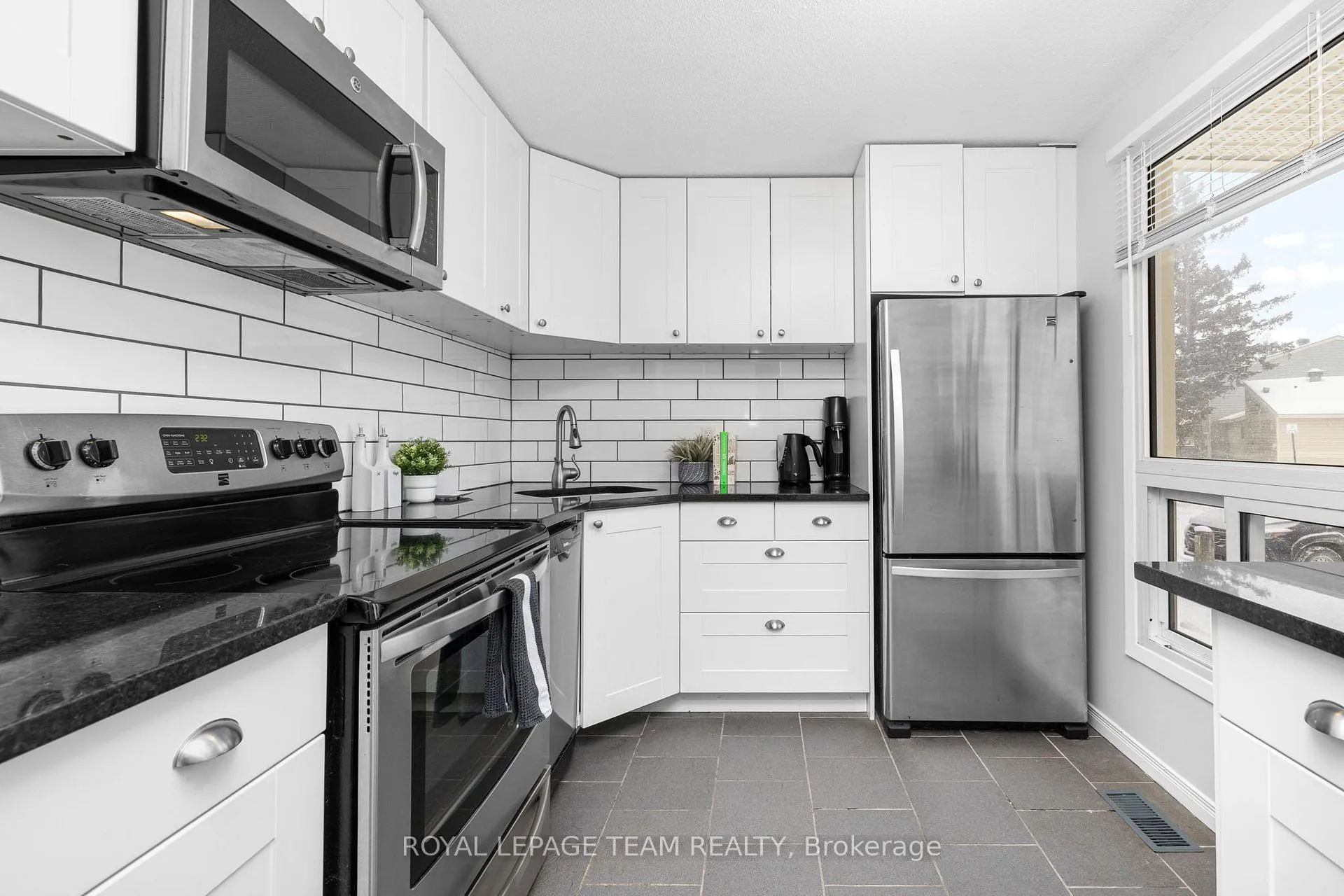 Photo 6 of 35 Malvern Drive, Ottawa, Barrhaven - Pheasant Run — HOMEH