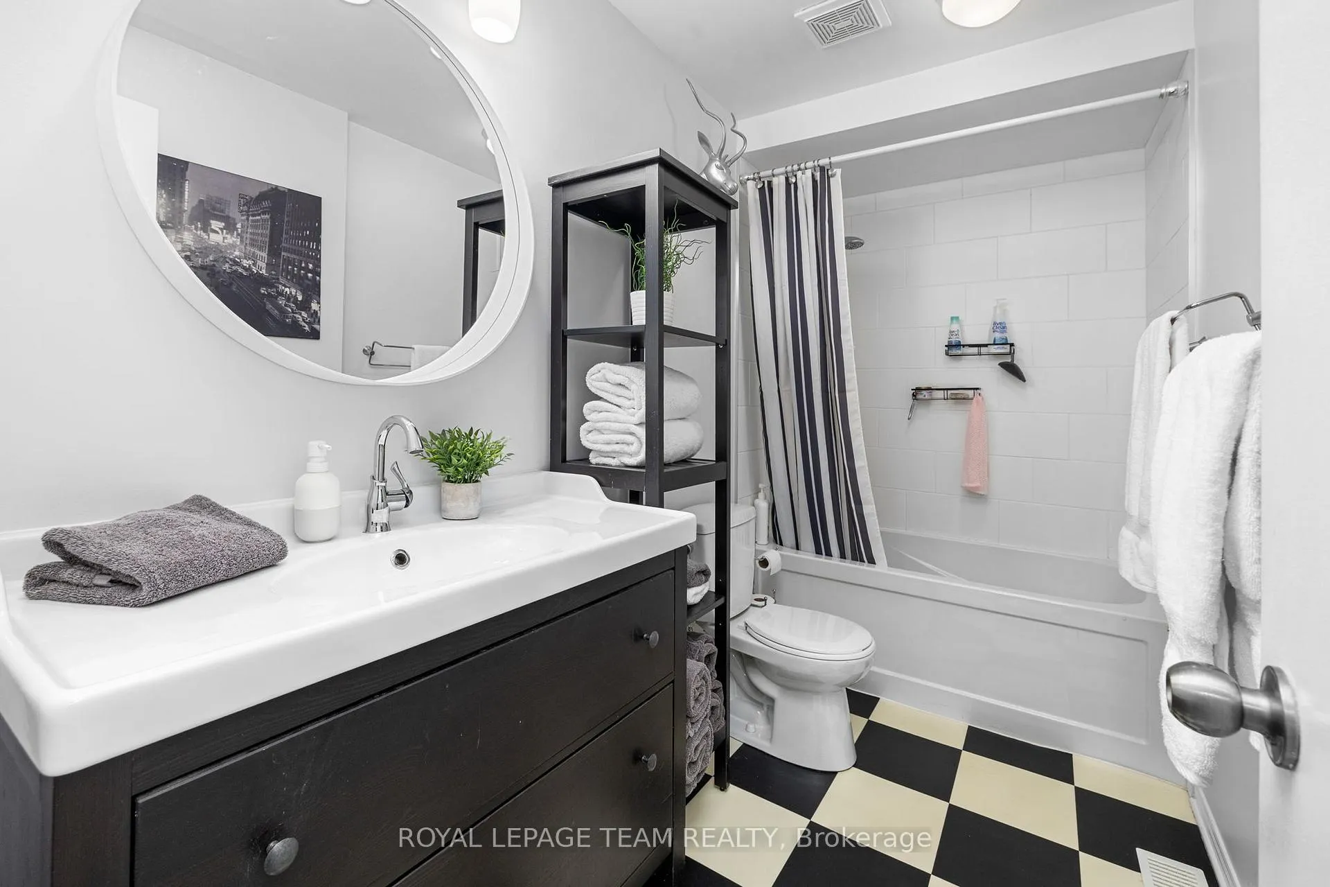 Photo 21 of 35 Malvern Drive, Ottawa, Barrhaven - Pheasant Run — HOMEH