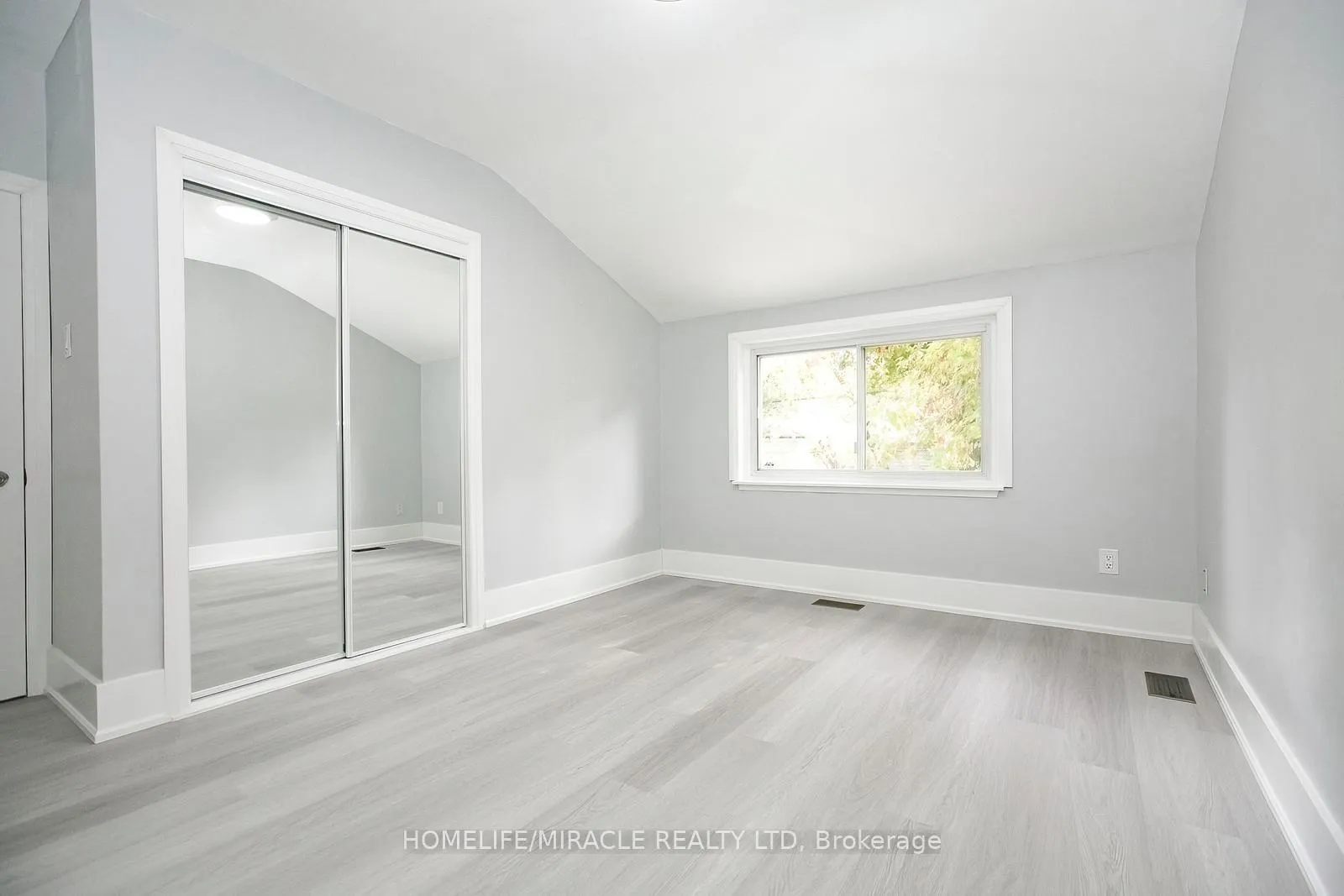 Photo 22 of 76 Raylawn Crescent, Halton Hills, Georgetown — HOMEH