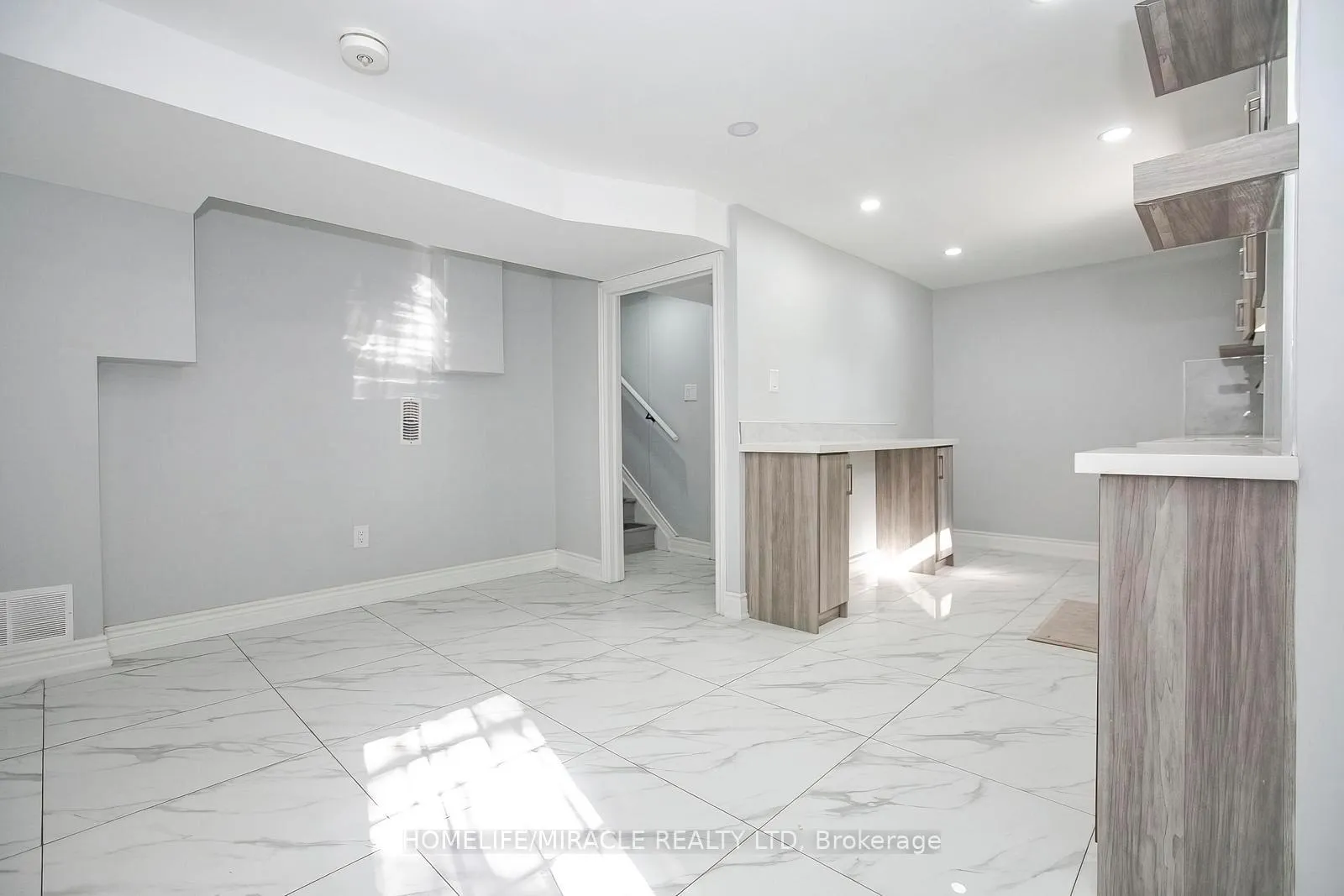 Photo 37 of 76 Raylawn Crescent, Halton Hills, Georgetown — HOMEH
