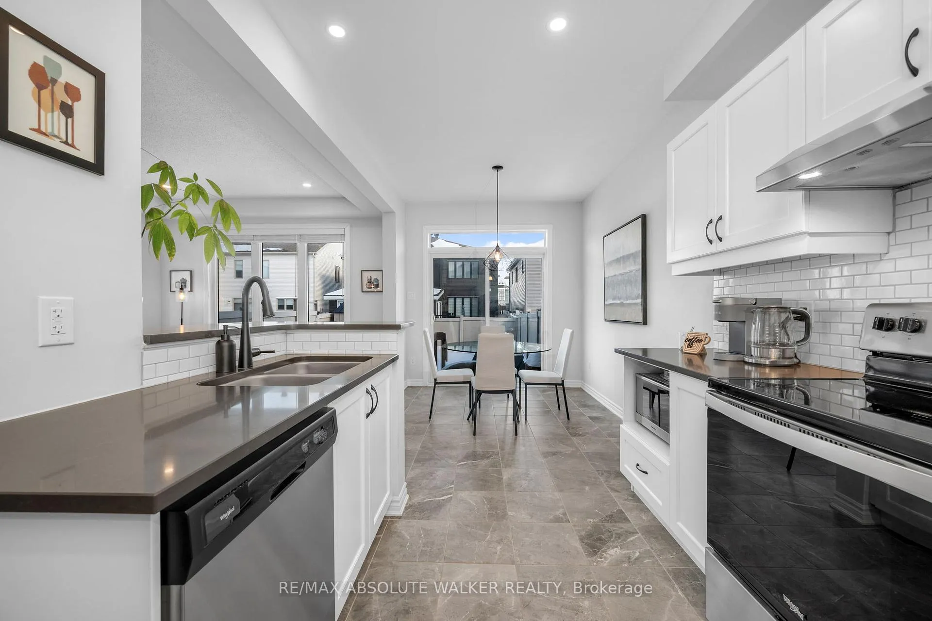 Photo 8 of 788 Brittanic Road, Ottawa, Kanata - Emerald Meadows/Trailwest — HOMEH