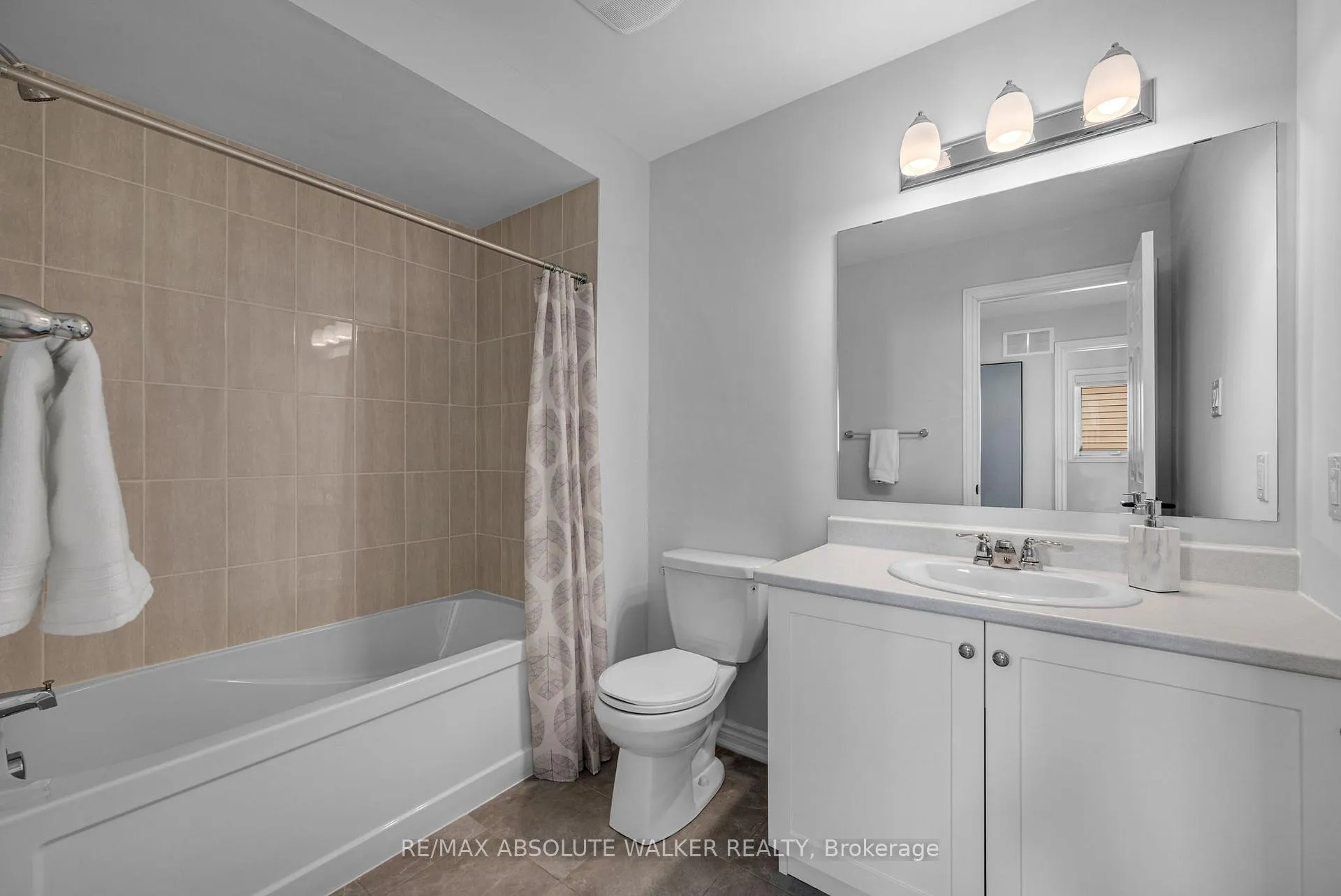 Photo 19 of 788 Brittanic Road, Ottawa, Kanata - Emerald Meadows/Trailwest — HOMEH