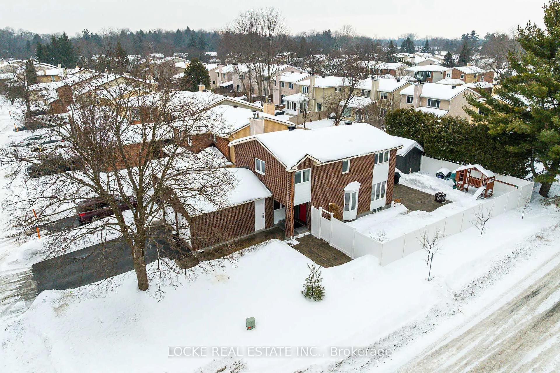 Photo 2 of 6066 Ridgelea Place, Ottawa, Chapel Hill — HOMEH