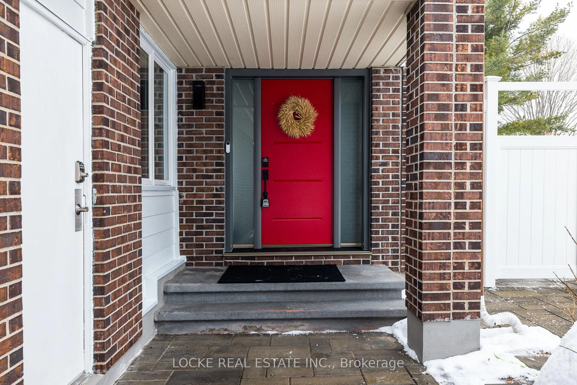 Photo 3 of 6066 Ridgelea Place, Ottawa, Chapel Hill — HOMEH