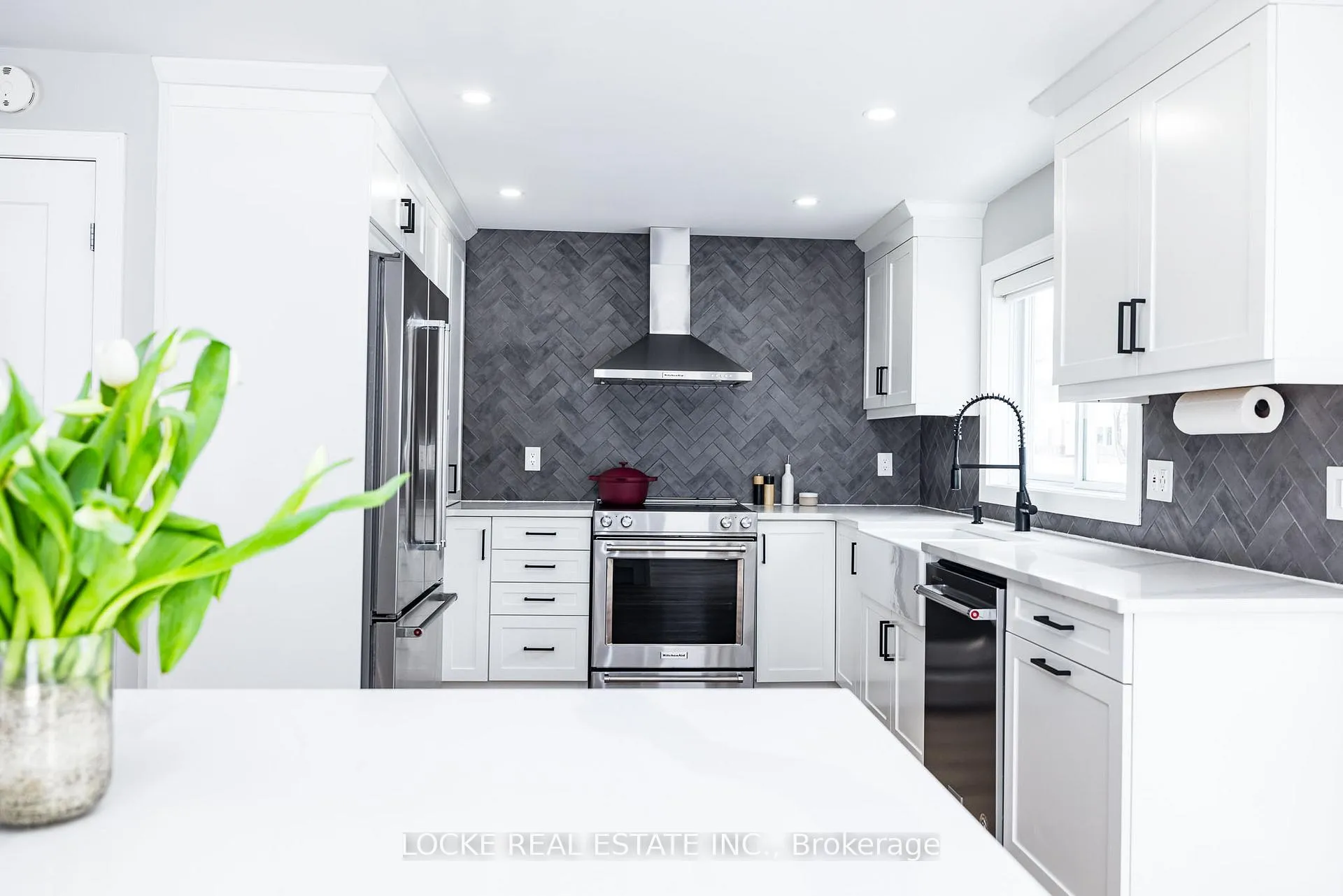 Photo 10 of 6066 Ridgelea Place, Ottawa, Chapel Hill — HOMEH