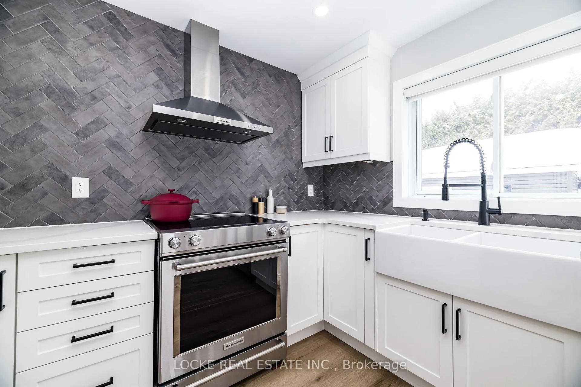 Photo 11 of 6066 Ridgelea Place, Ottawa, Chapel Hill — HOMEH