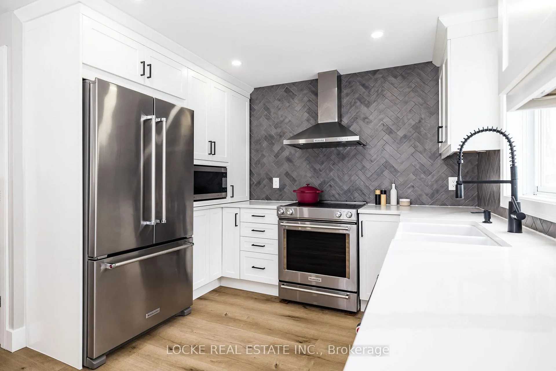 Photo 12 of 6066 Ridgelea Place, Ottawa, Chapel Hill — HOMEH
