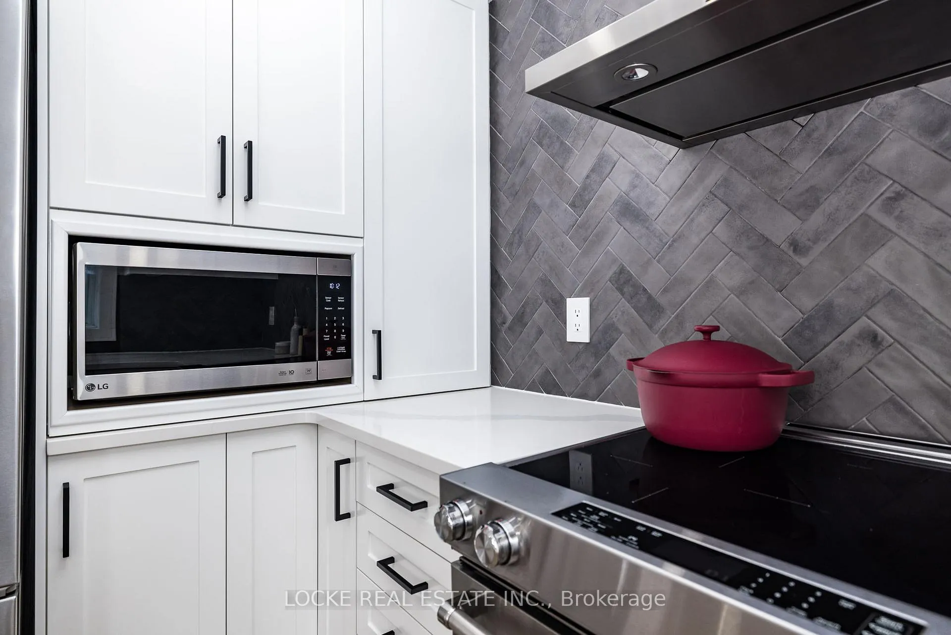 Photo 13 of 6066 Ridgelea Place, Ottawa, Chapel Hill — HOMEH