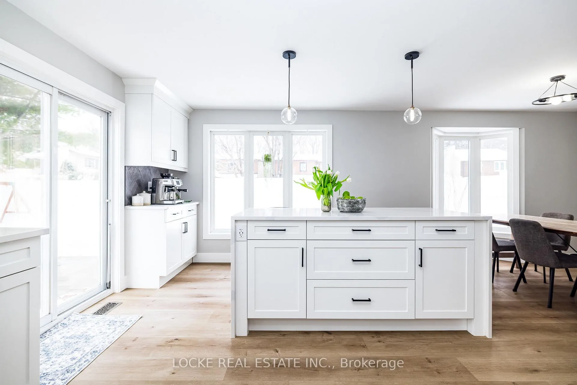 Photo 15 of 6066 Ridgelea Place, Ottawa, Chapel Hill — HOMEH