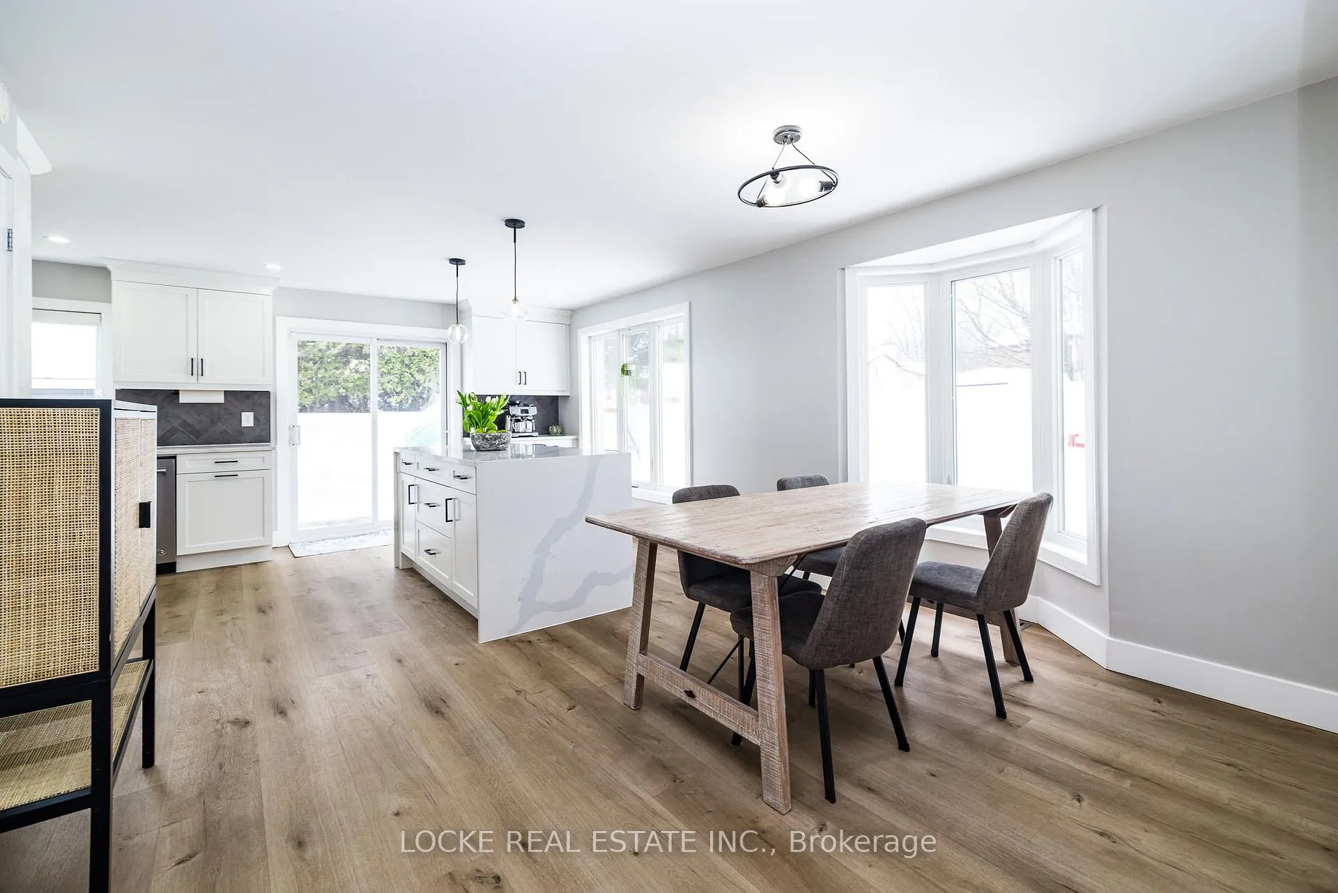 Photo 17 of 6066 Ridgelea Place, Ottawa, Chapel Hill — HOMEH
