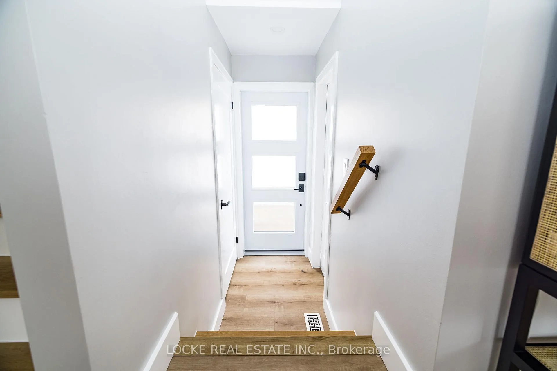 Photo 35 of 6066 Ridgelea Place, Ottawa, Chapel Hill — HOMEH