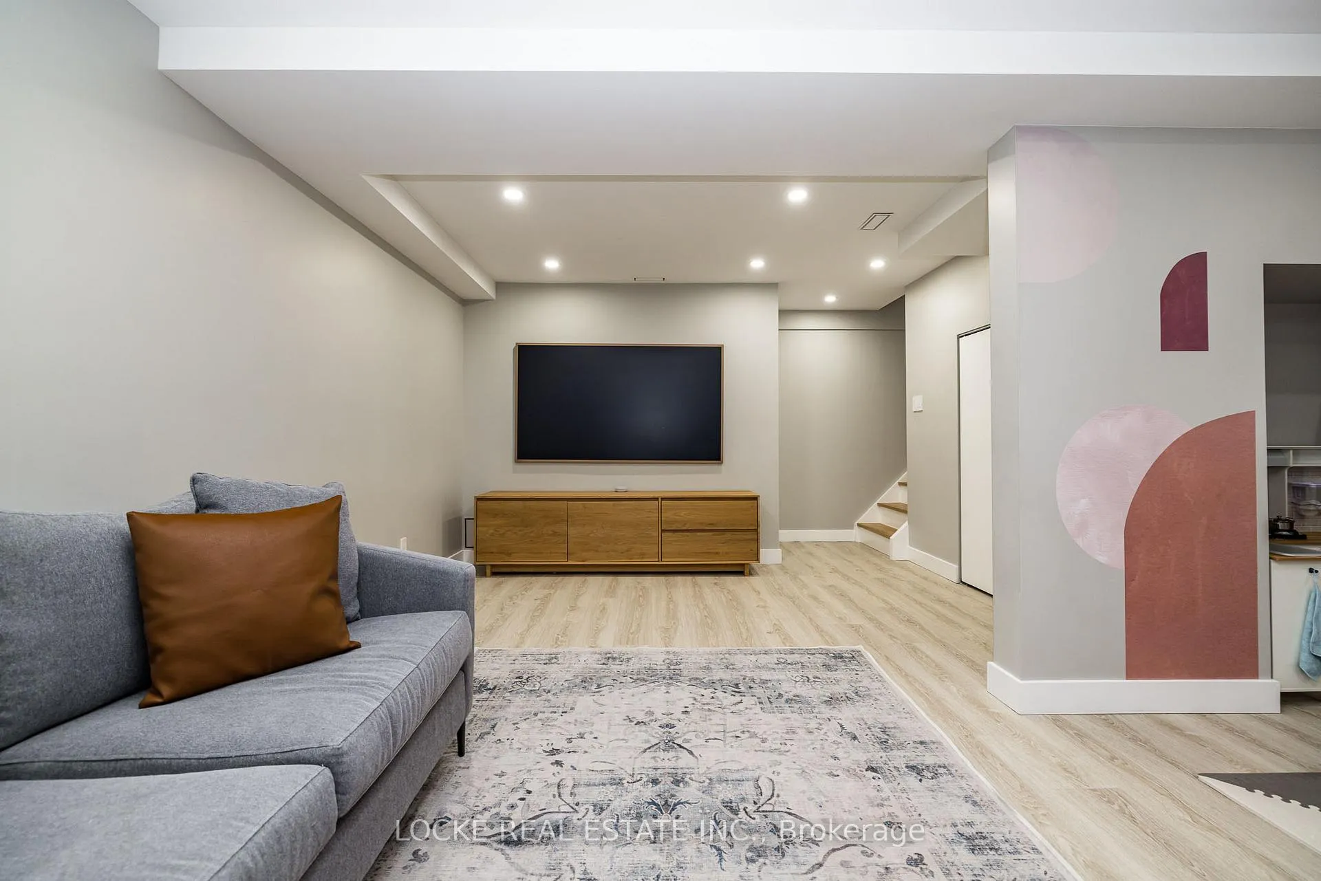 Photo 38 of 6066 Ridgelea Place, Ottawa, Chapel Hill — HOMEH