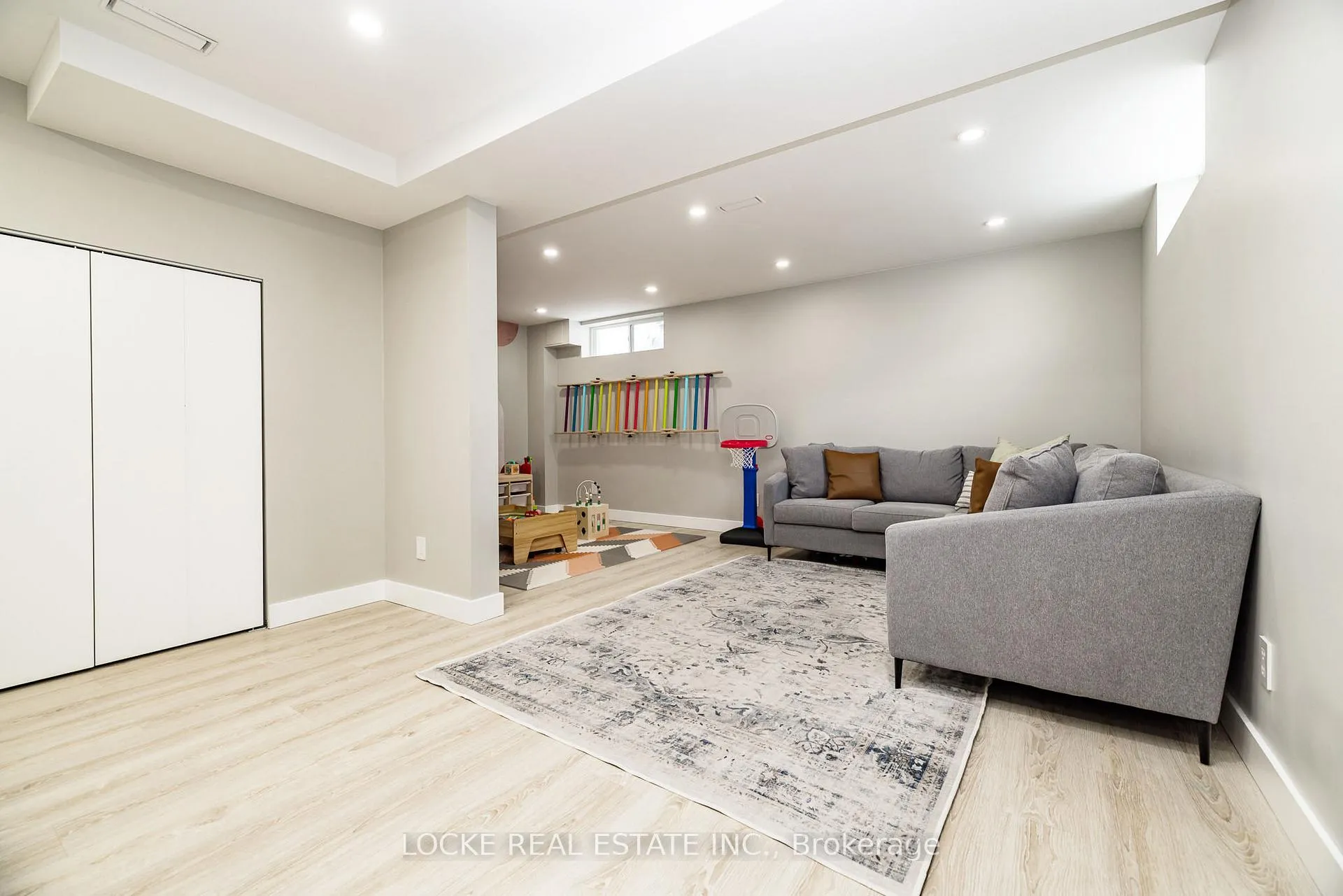 Photo 39 of 6066 Ridgelea Place, Ottawa, Chapel Hill — HOMEH