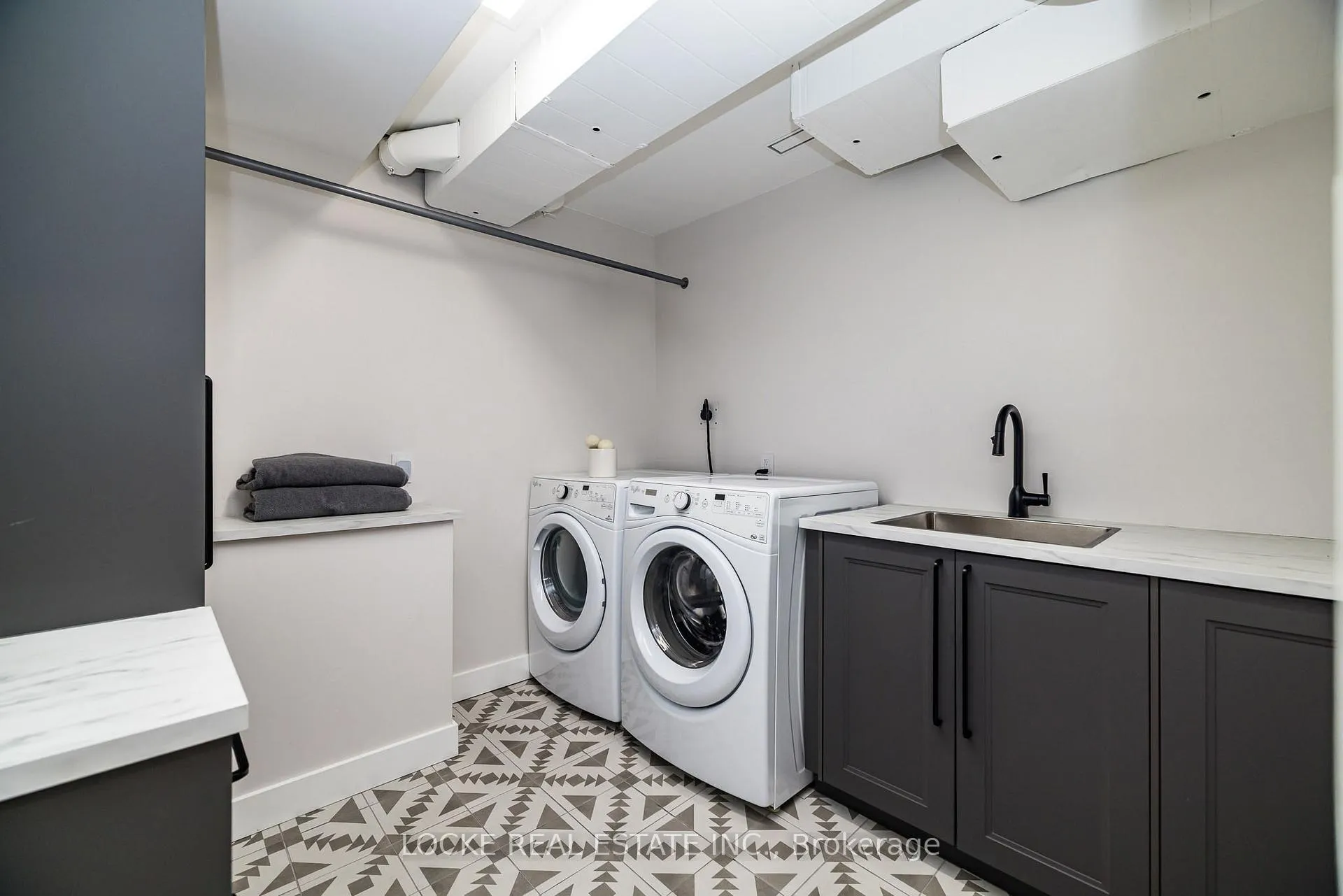 Photo 41 of 6066 Ridgelea Place, Ottawa, Chapel Hill — HOMEH
