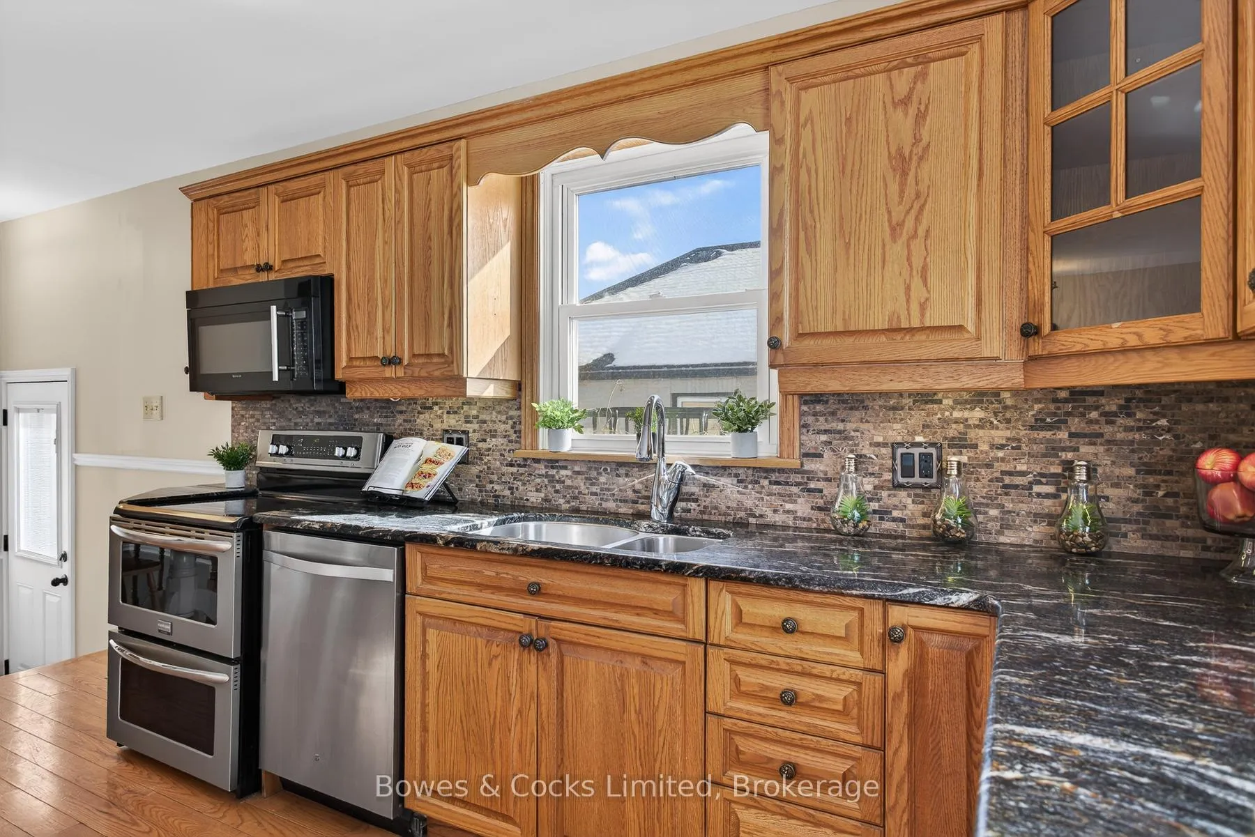 Photo 12 of 820 Nichols Street, Peterborough, Northcrest Ward 5 — HOMEH