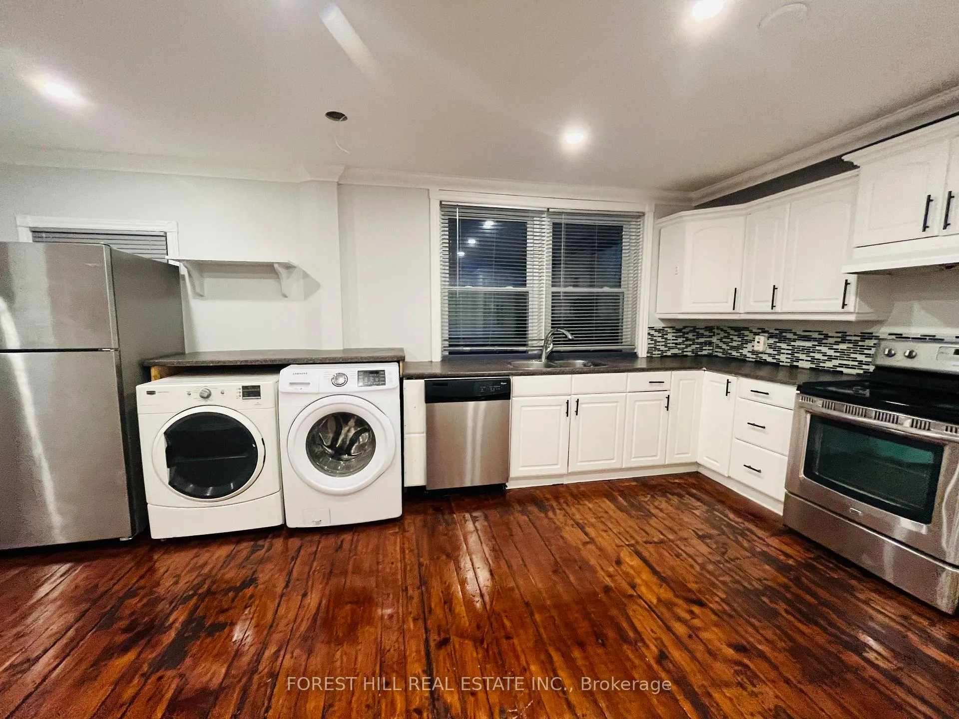 Front of Unit A, 1396 Leighland Road