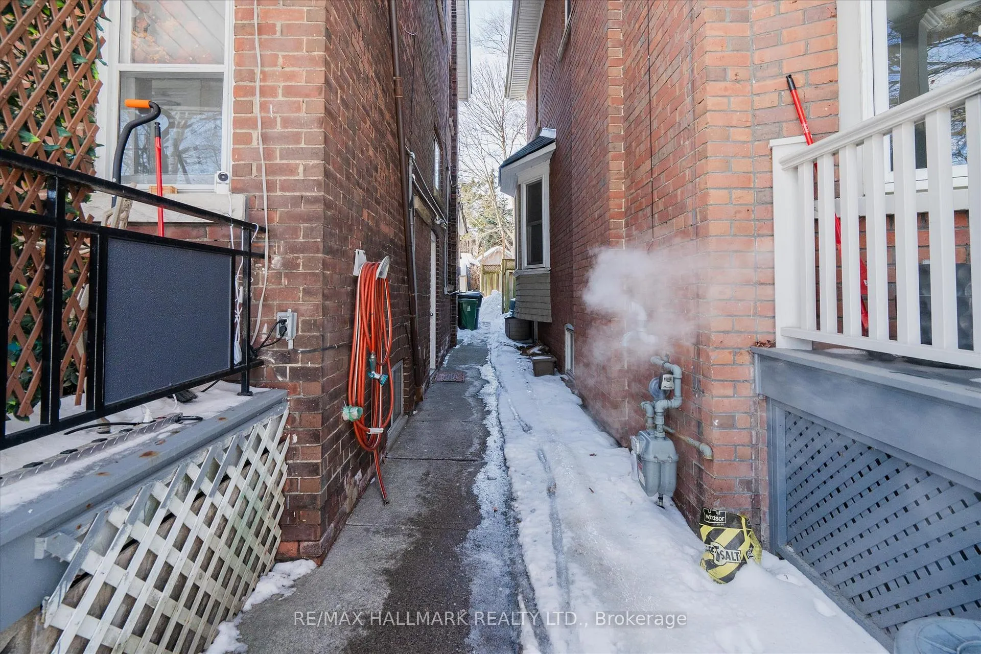 Photo 2 of Unit Basement, 222 Wineva Avenue, Toronto, The Beaches — HOMEH