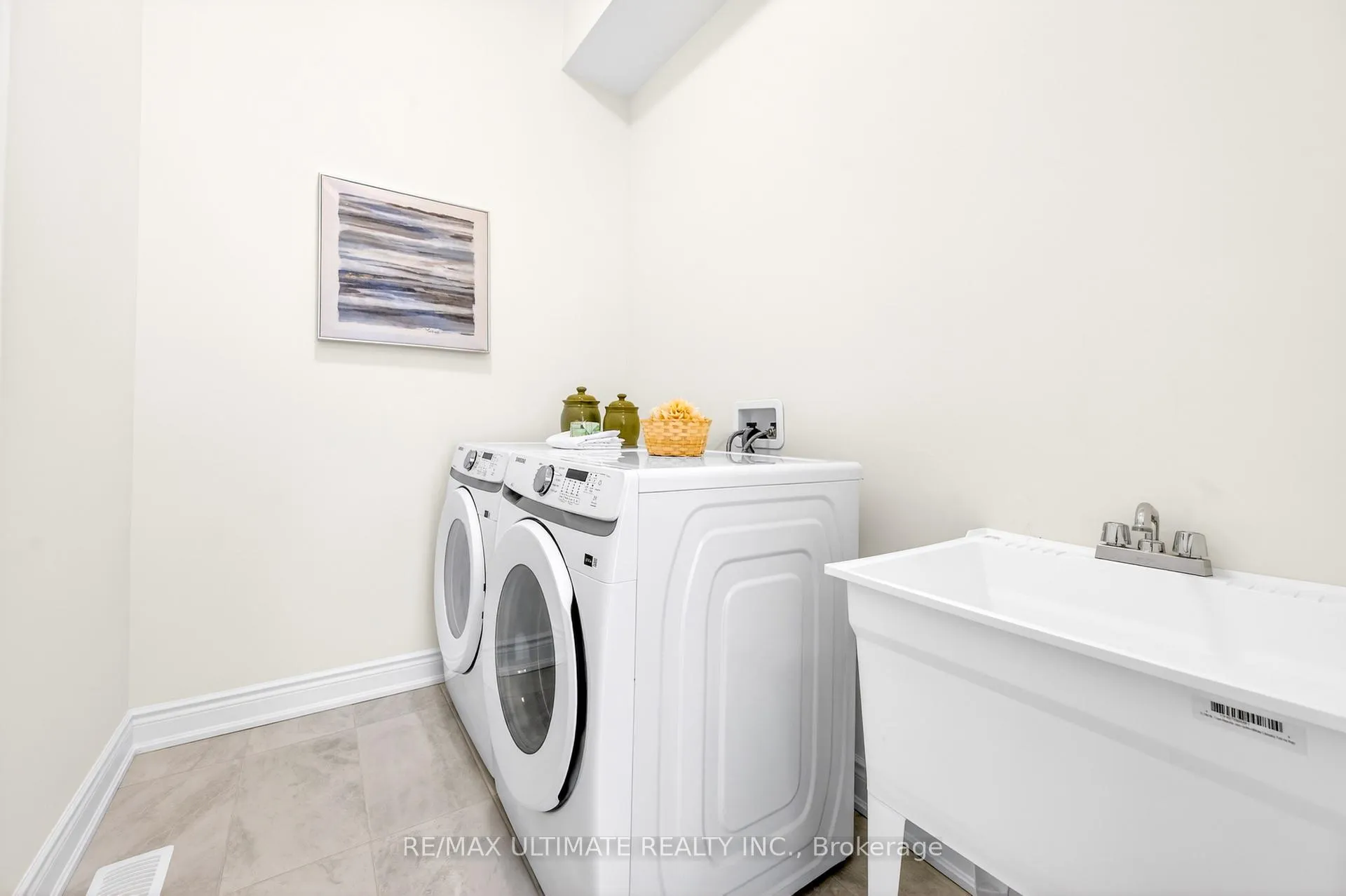 Photo 16 of 23 Fire King Drive, Whitby, Rural Whitby — HOMEH