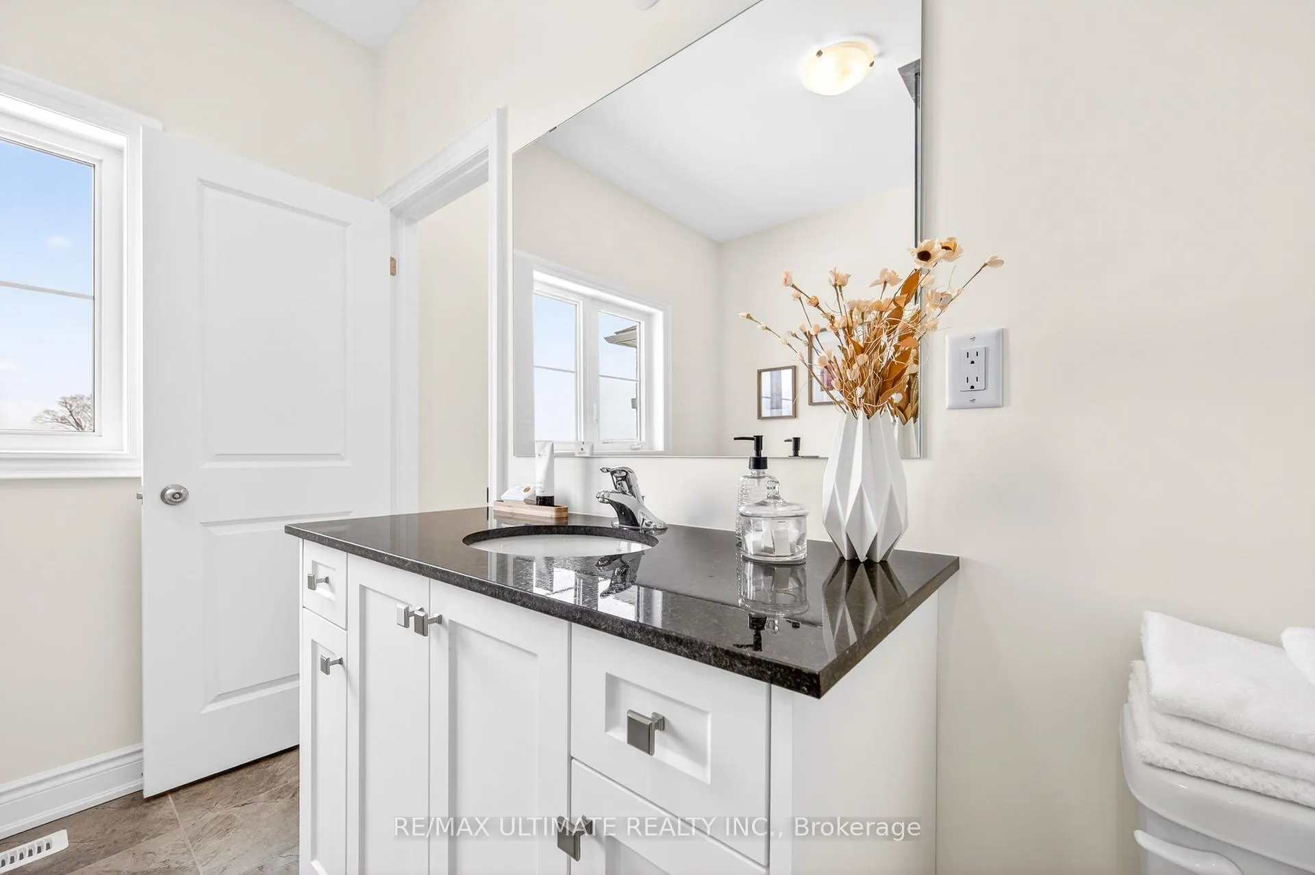 Photo 27 of 23 Fire King Drive, Whitby, Rural Whitby — HOMEH