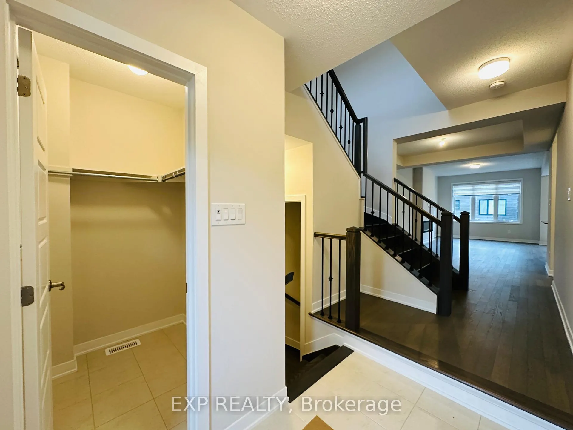 Photo 3 of 603 Fenwick Way, Ottawa, Barrhaven - Stonebridge — HOMEH