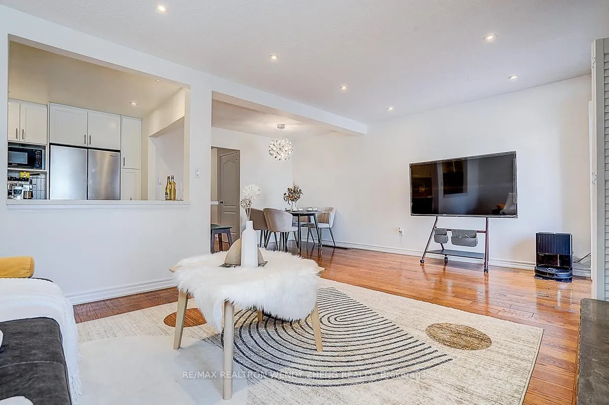 Photo 7 of Unit 60, 105 Carlton Road, Markham, Unionville — HOMEH