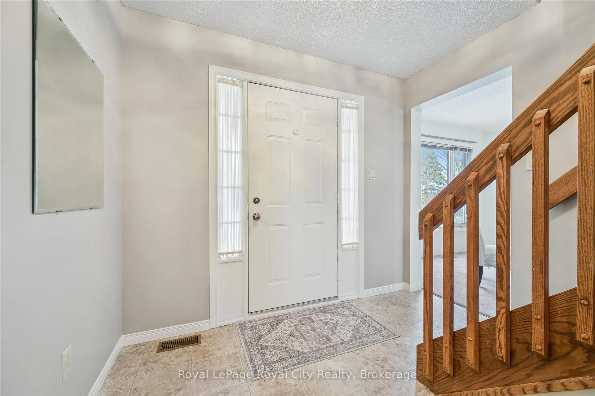 Photo 4 of 43 Brady Lane, Guelph, Kortright East — HOMEH