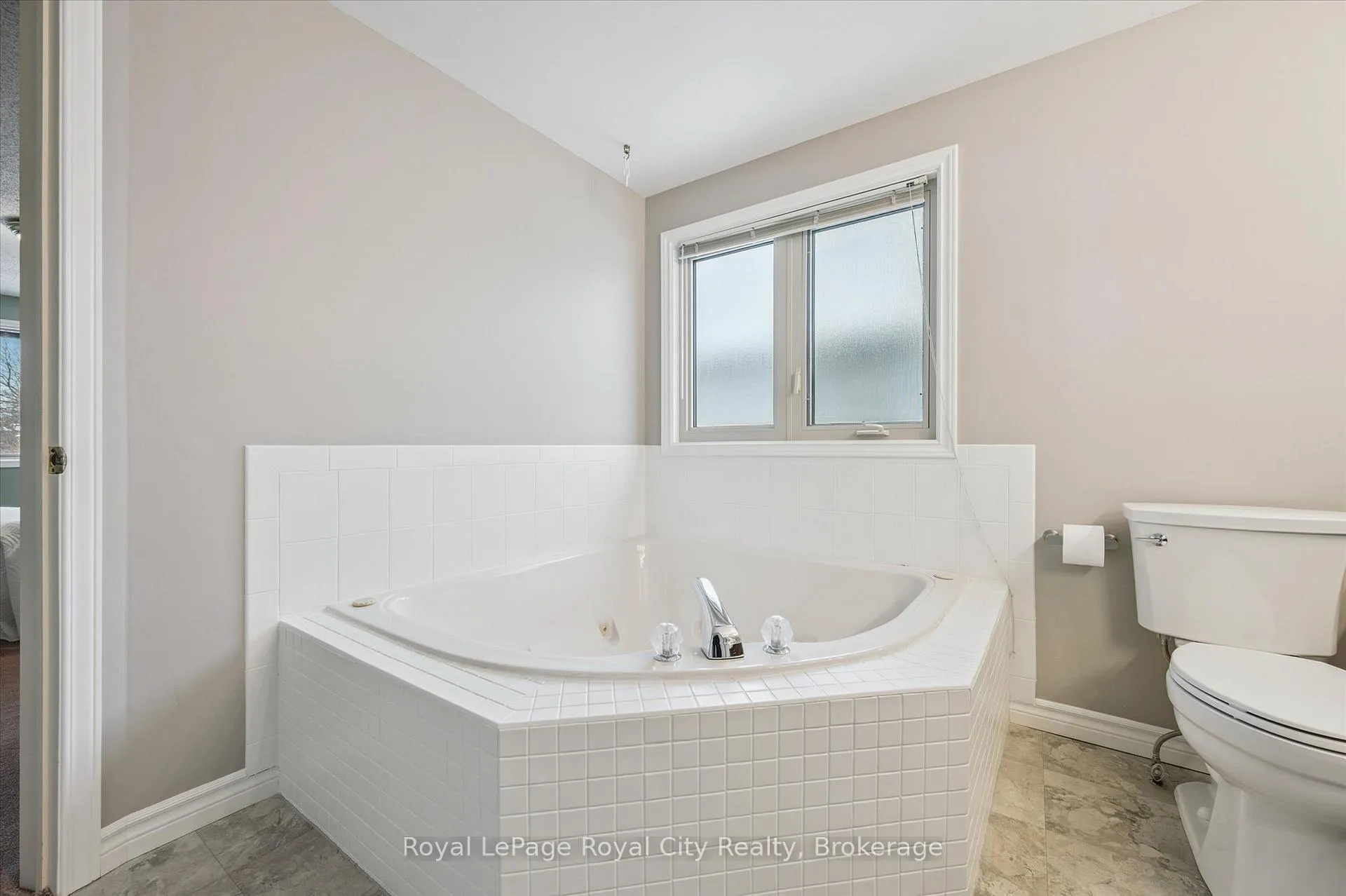 Photo 33 of 43 Brady Lane, Guelph, Kortright East — HOMEH
