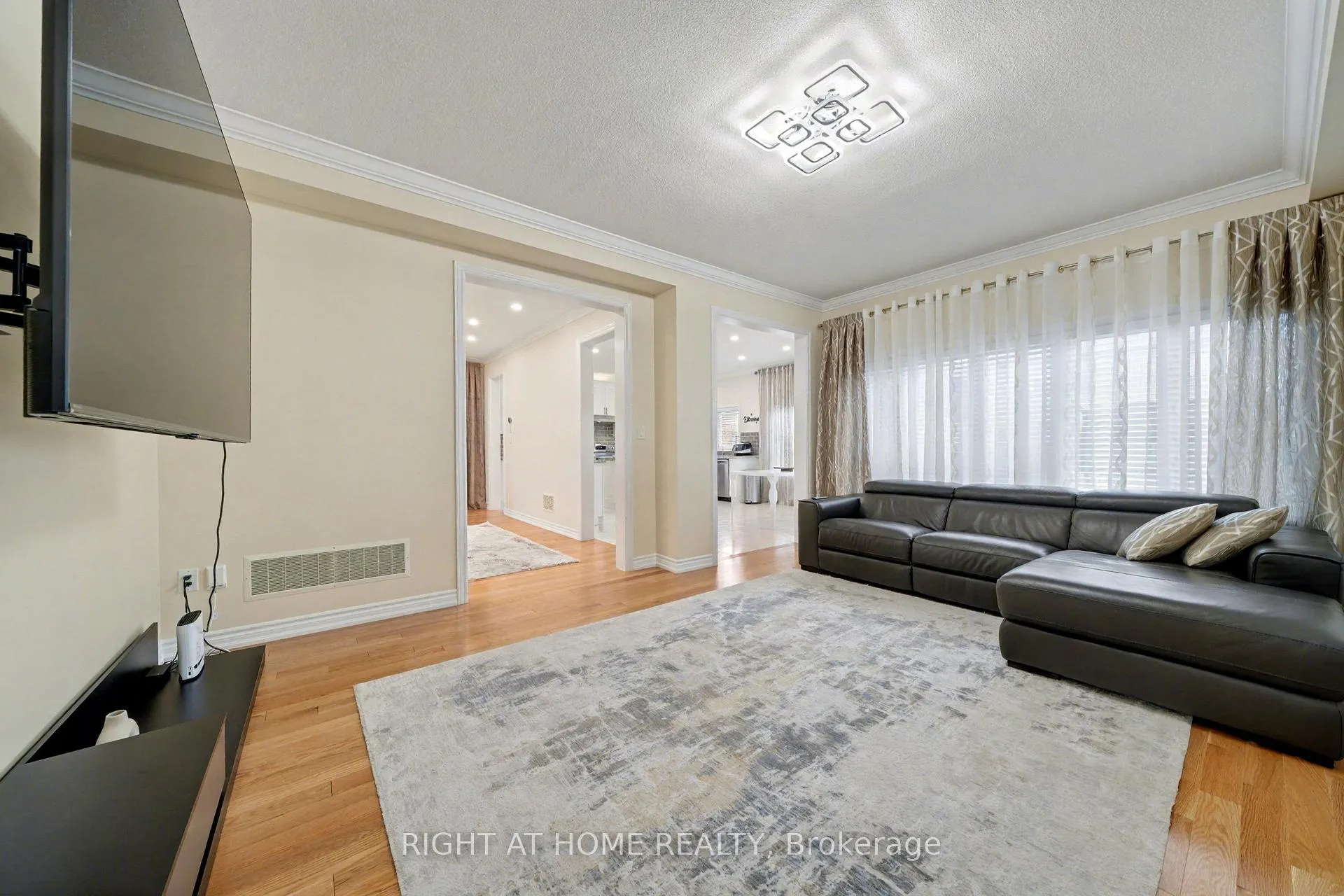 Photo 5 of 1016 Wickham Road, Innisfil, Alcona — HOMEH
