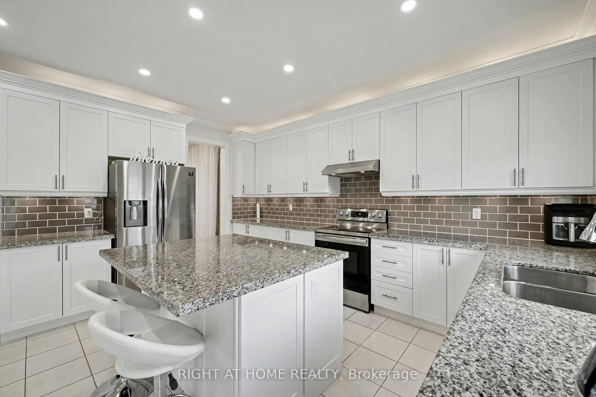 Photo 12 of 1016 Wickham Road, Innisfil, Alcona — HOMEH