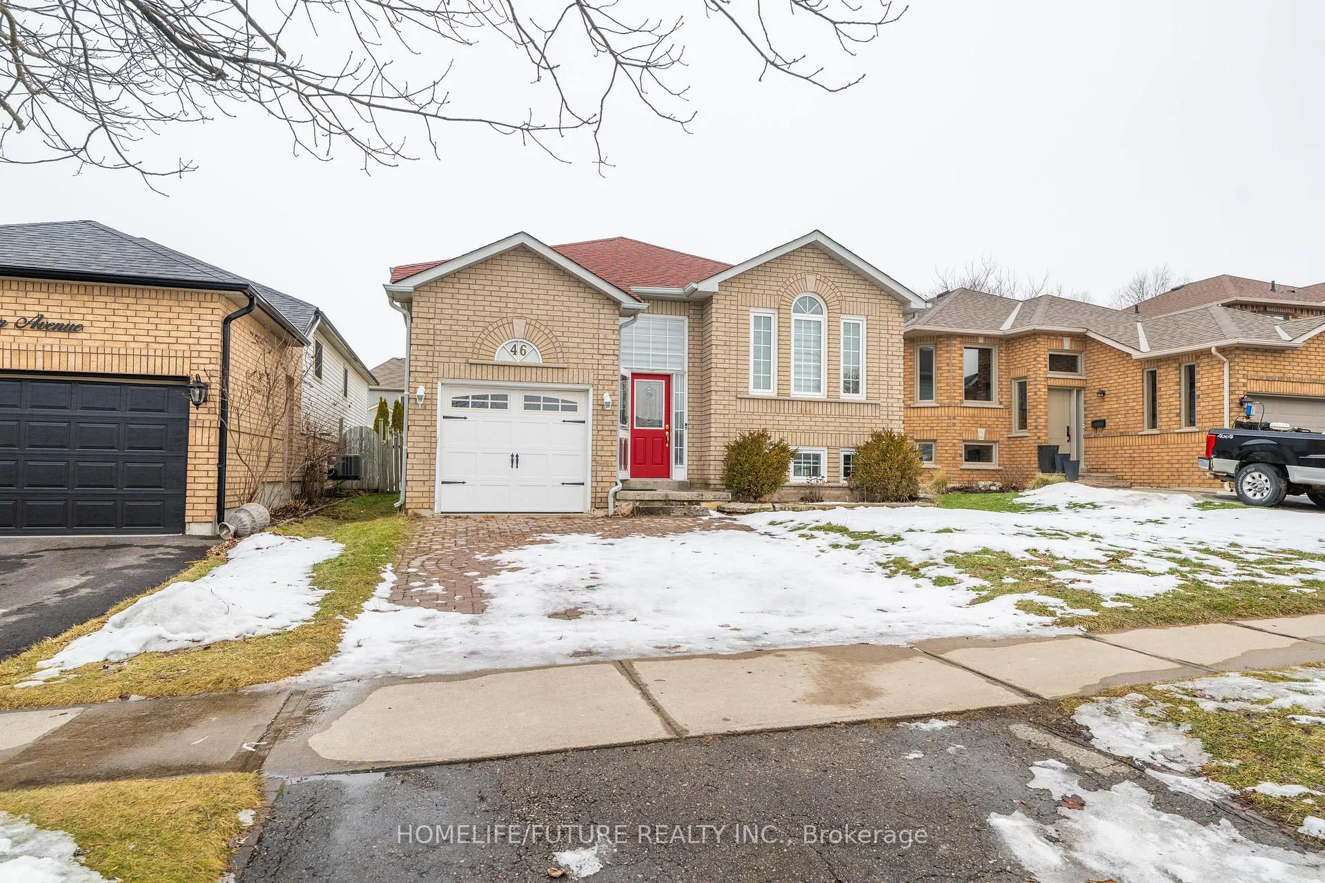 Photo 2 of 46 Goodwin Avenue, Clarington, Bowmanville — HOMEH