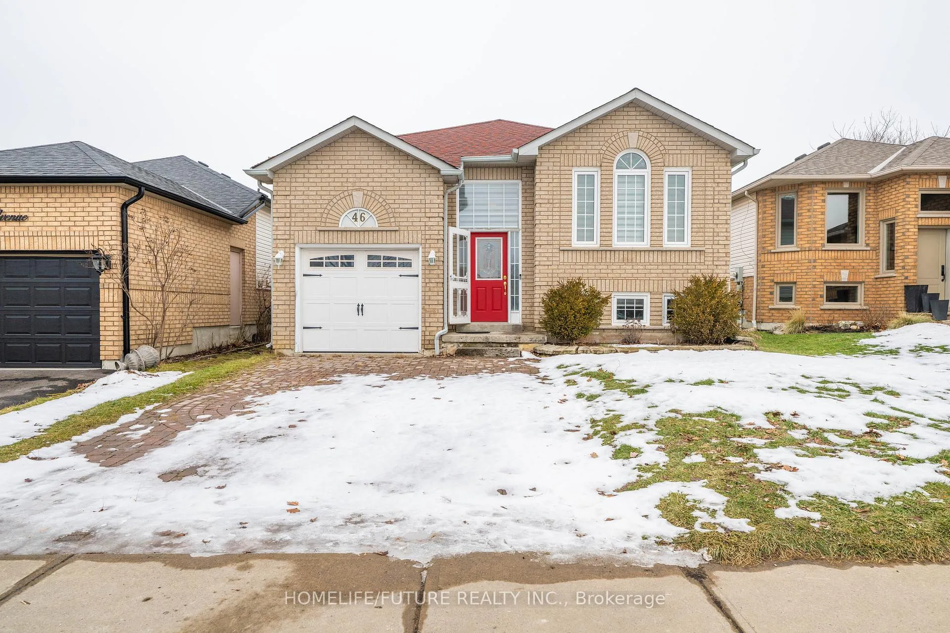 Photo 3 of 46 Goodwin Avenue, Clarington, Bowmanville — HOMEH
