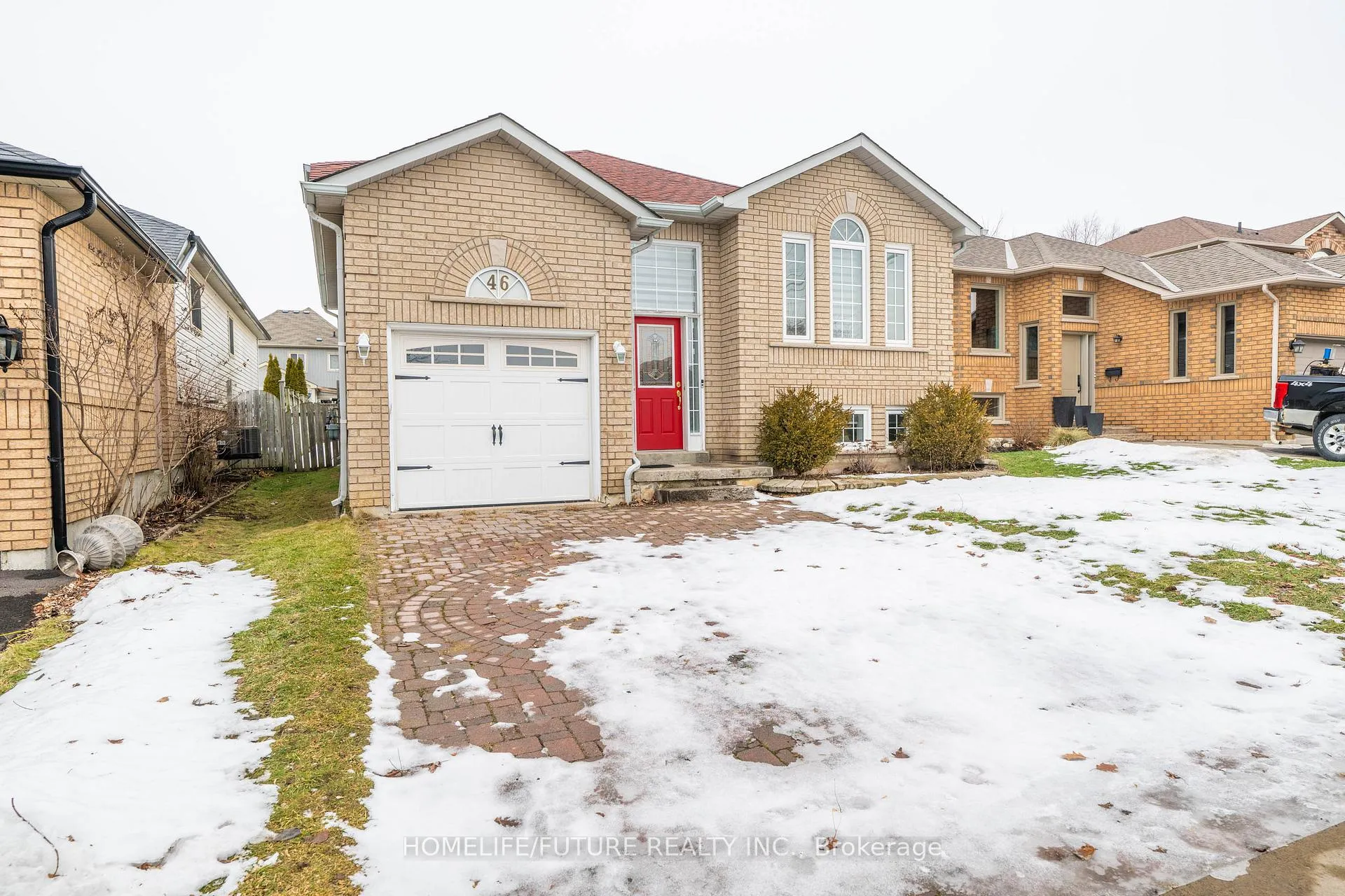 Photo 4 of 46 Goodwin Avenue, Clarington, Bowmanville — HOMEH
