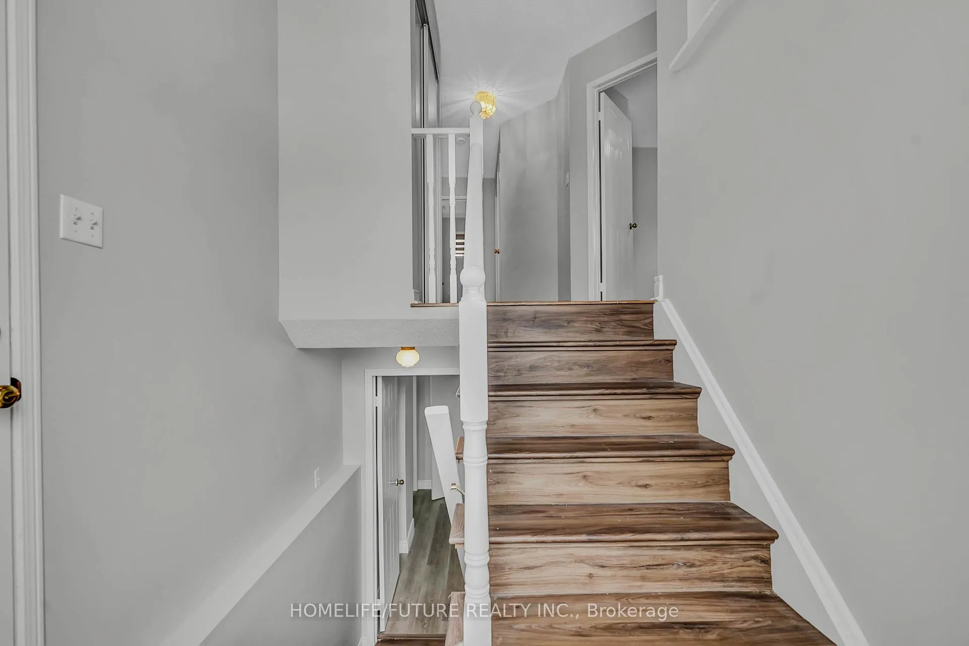 Photo 5 of 46 Goodwin Avenue, Clarington, Bowmanville — HOMEH