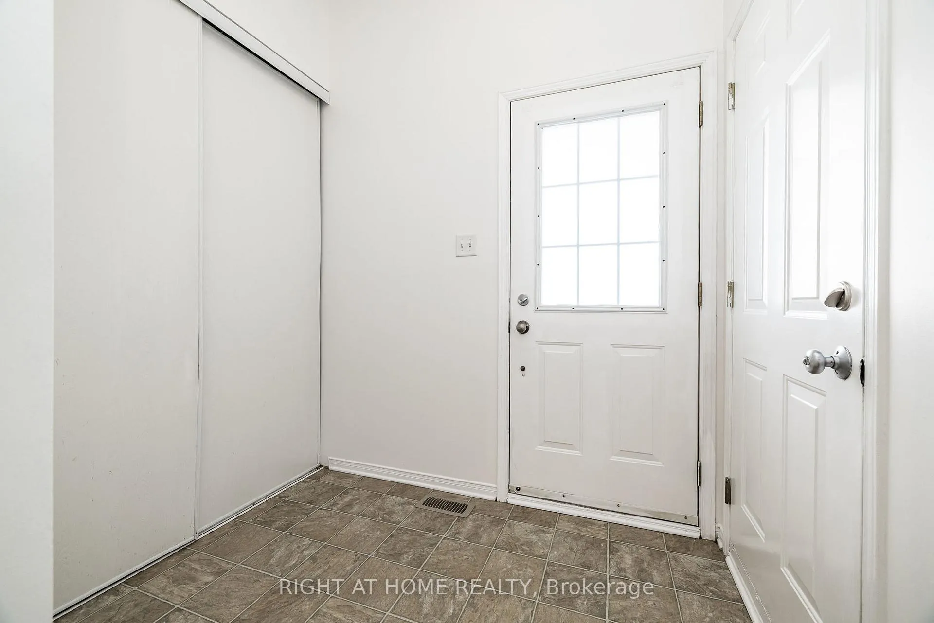Photo 3 of 59 Scampton Drive, Ottawa, Kanata - Morgan's Grant/South March — HOMEH