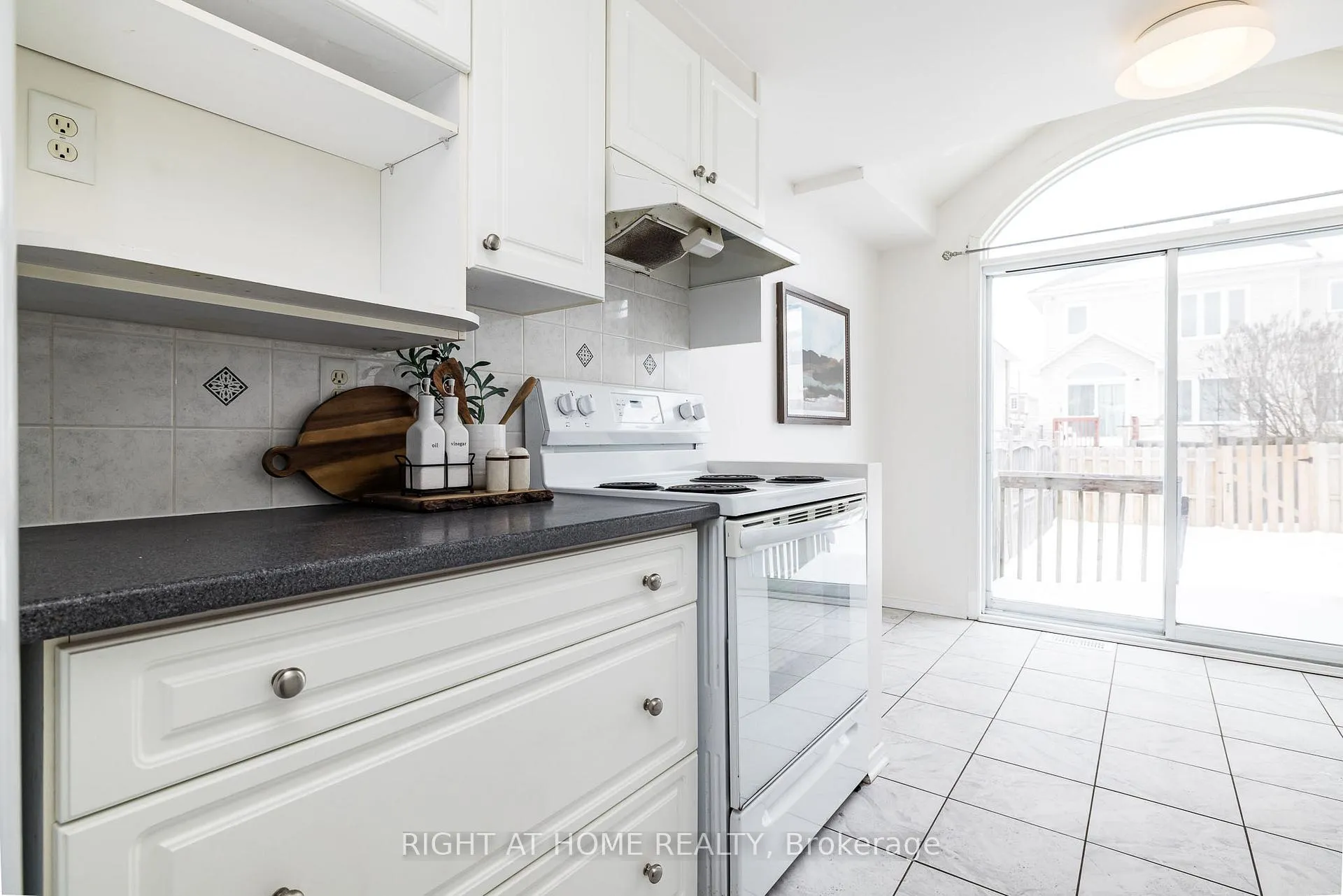 Photo 11 of 59 Scampton Drive, Ottawa, Kanata - Morgan's Grant/South March — HOMEH