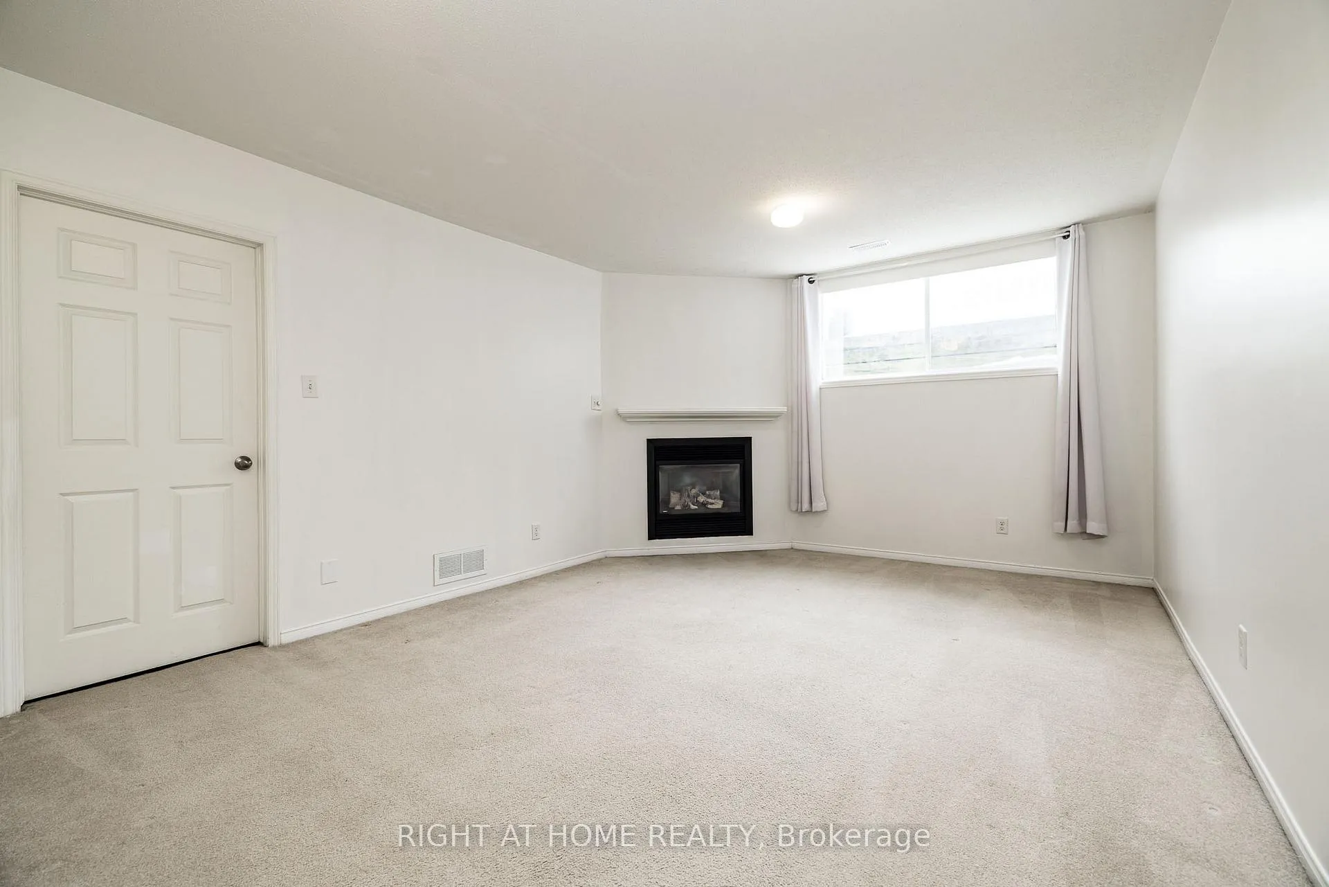 Photo 32 of 59 Scampton Drive, Ottawa, Kanata - Morgan's Grant/South March — HOMEH