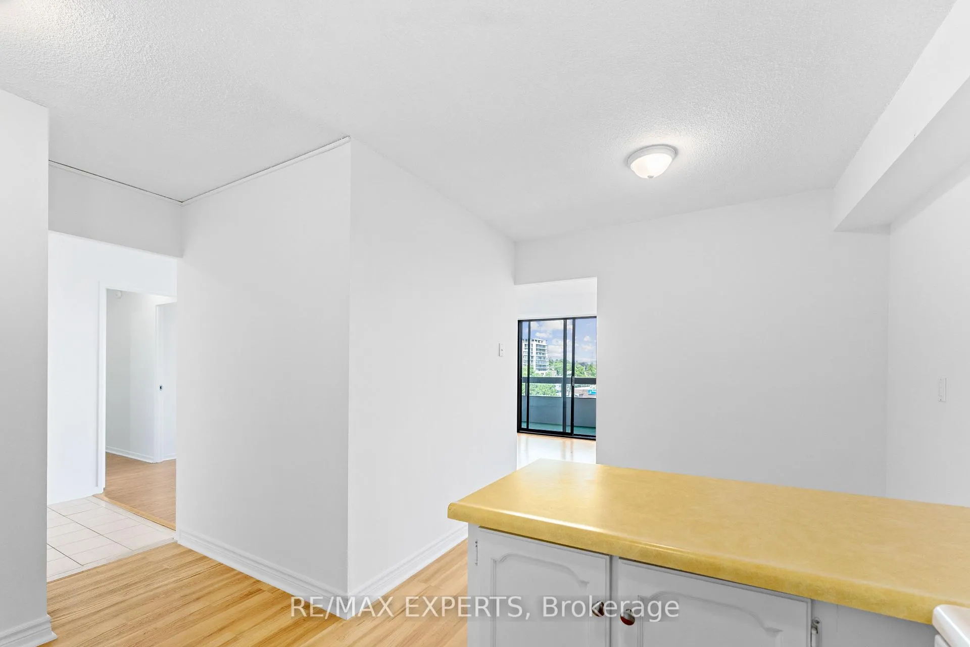 Photo 2 of Unit 607, 8111 Yonge Street, Markham, Royal Orchard — HOMEH