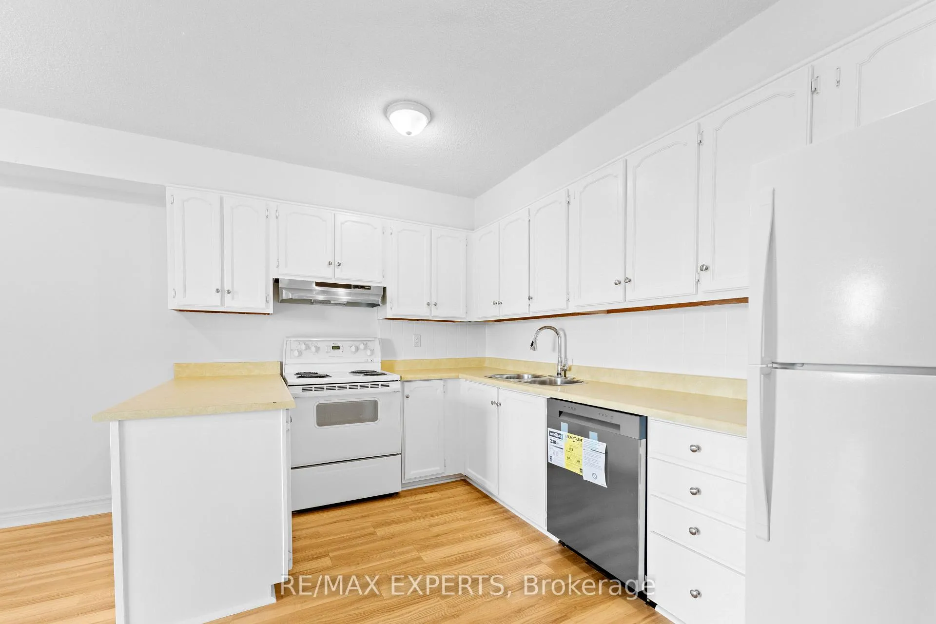 Photo 3 of Unit 607, 8111 Yonge Street, Markham, Royal Orchard — HOMEH